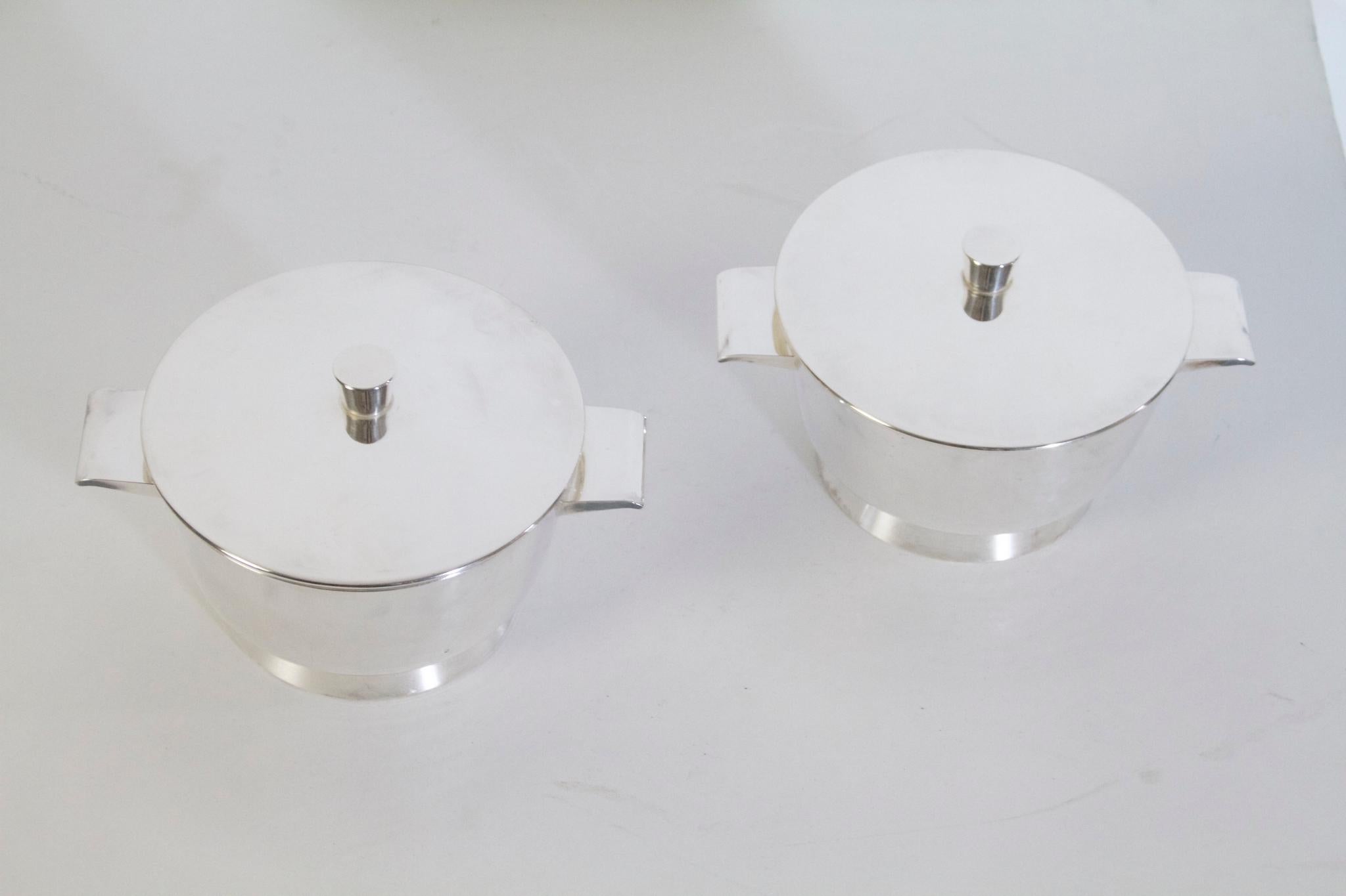 A set of two serving bowls by Gio Ponti for Arthur Krupp, Milano- Designed for the VI Triennale in 1936. And produced between the 1930's through to the 1950's. Both with lids and in excellent condition. Both dishes are marked in the bottom with