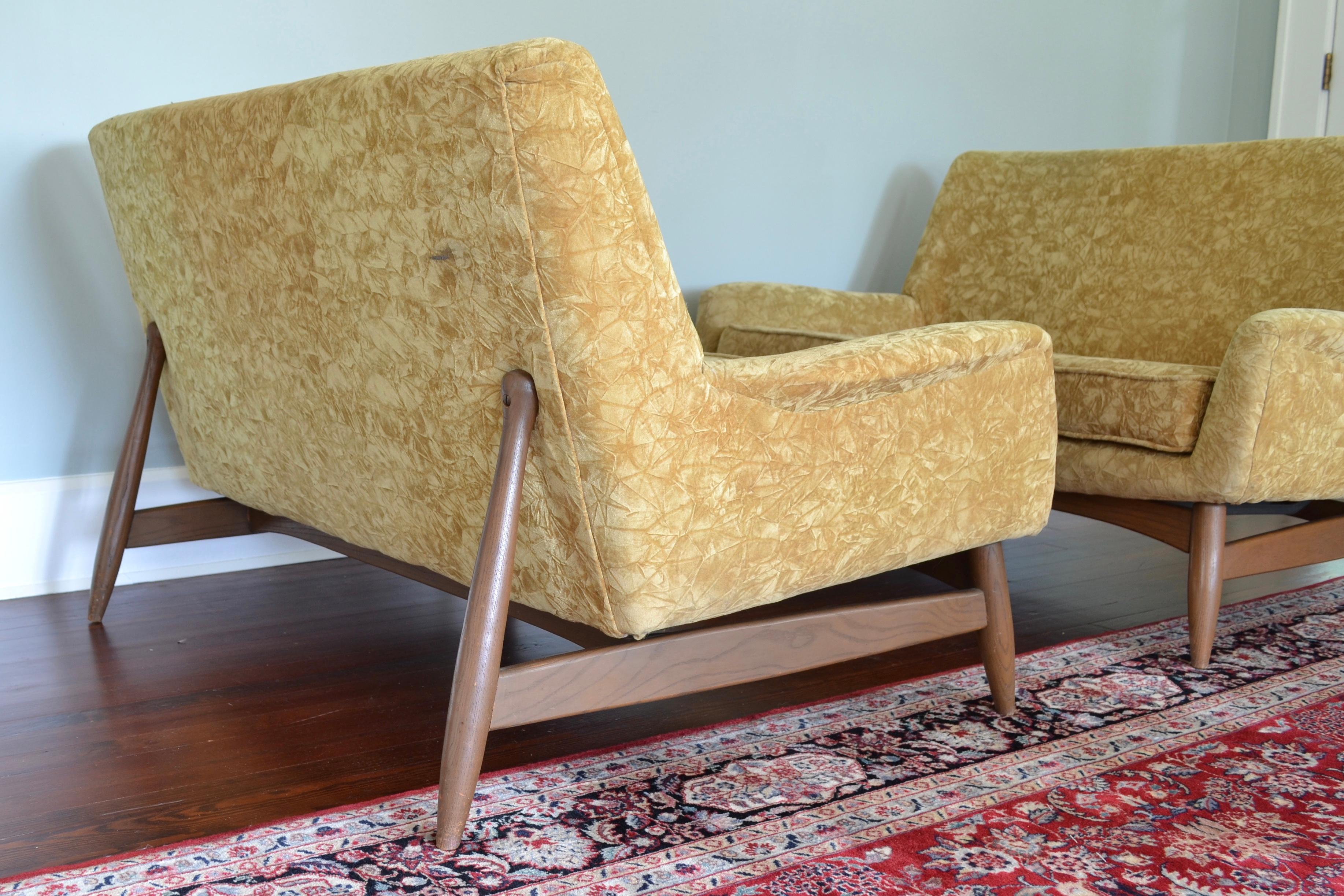 A pair of interesting midcentury settees (loveseats) designed by Walter P. Baermann for Prestige Furniture, circa 1960. Measuring 51