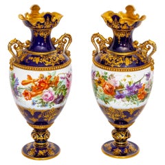 Pareja de jarrones de porcelana de Sevres con fondo azul cobalto Adélaïde, 2.ª Grandeur