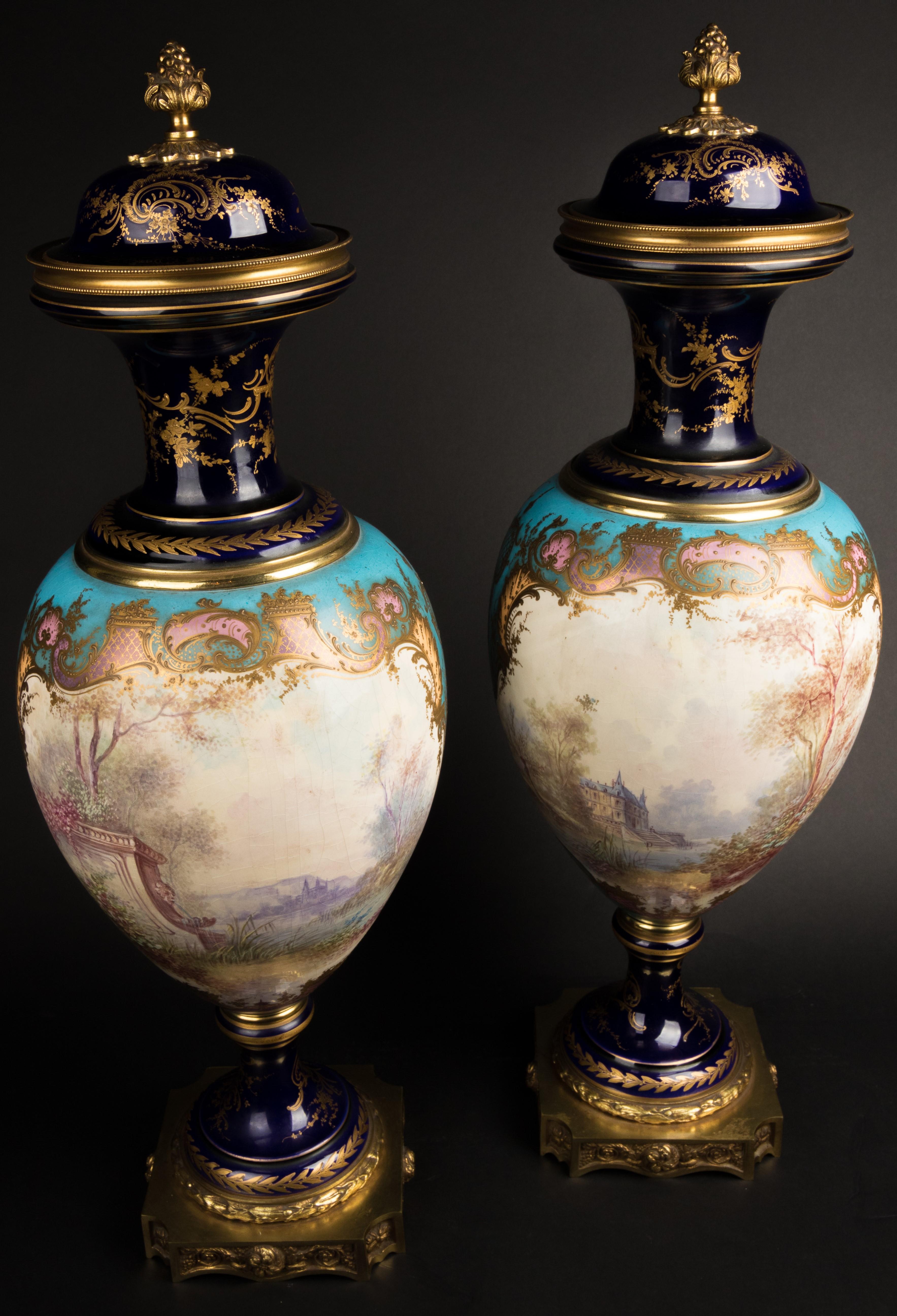 French A pair of Sèvres Porcelain Vases For Sale