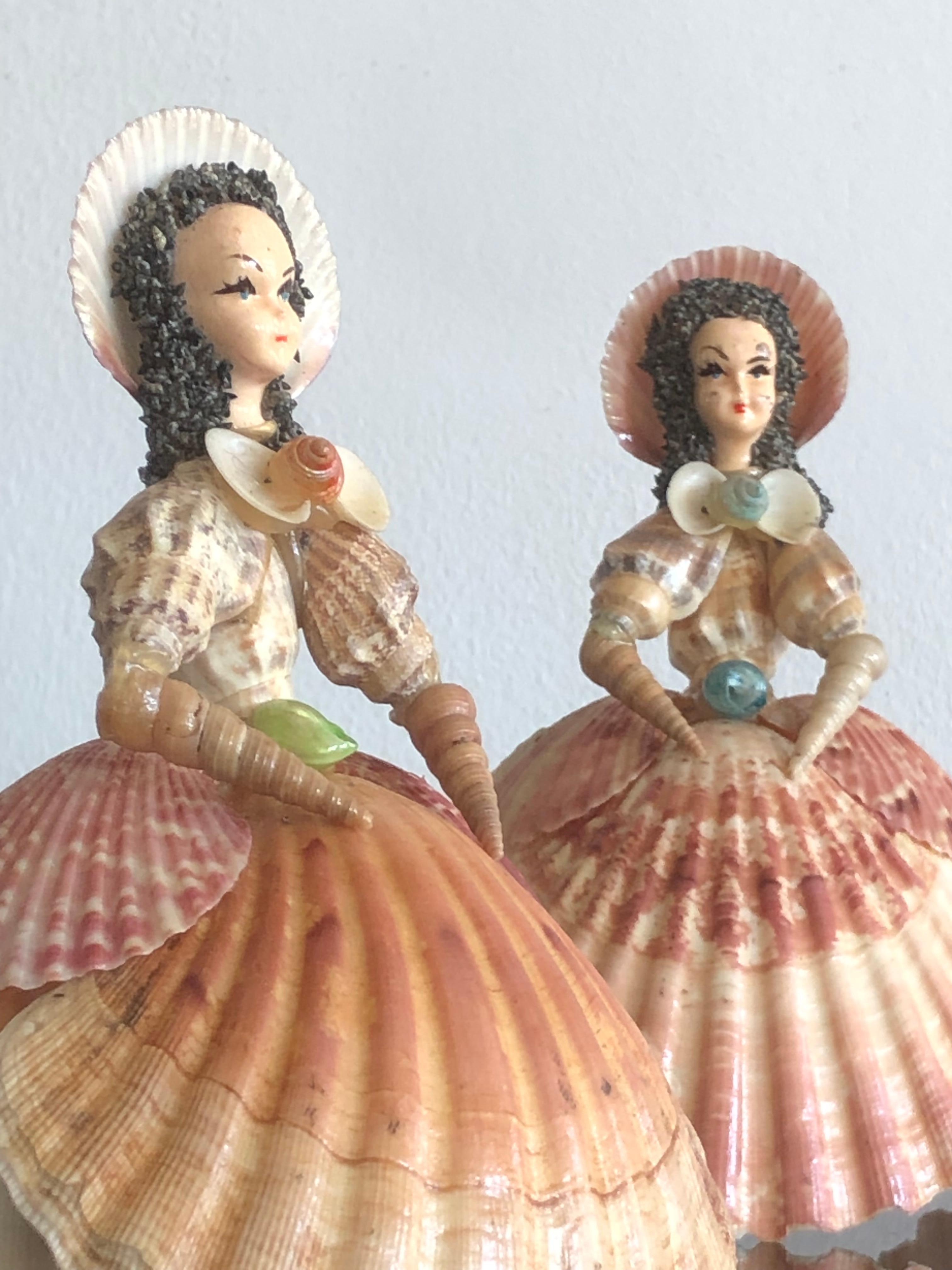 A pair of SHABBY-CHIC NEOCLASSICAL Princess Shell SCULPTURES France 1970 In Good Condition For Sale In PARIS, FR