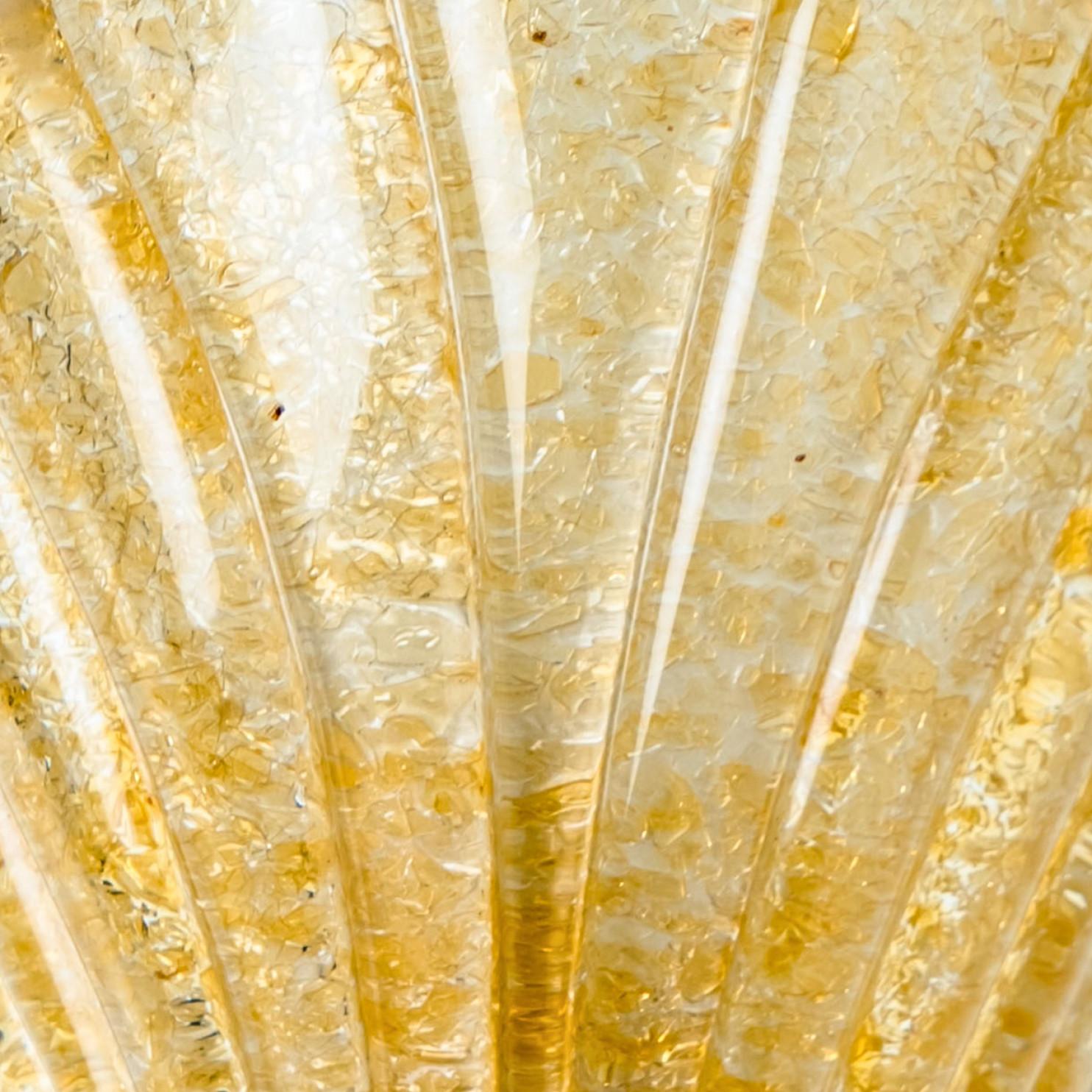 A pair of Shell Wall Lights Murano Glass Barovier & Toso, Italy, 1969 In Good Condition For Sale In Rijssen, NL