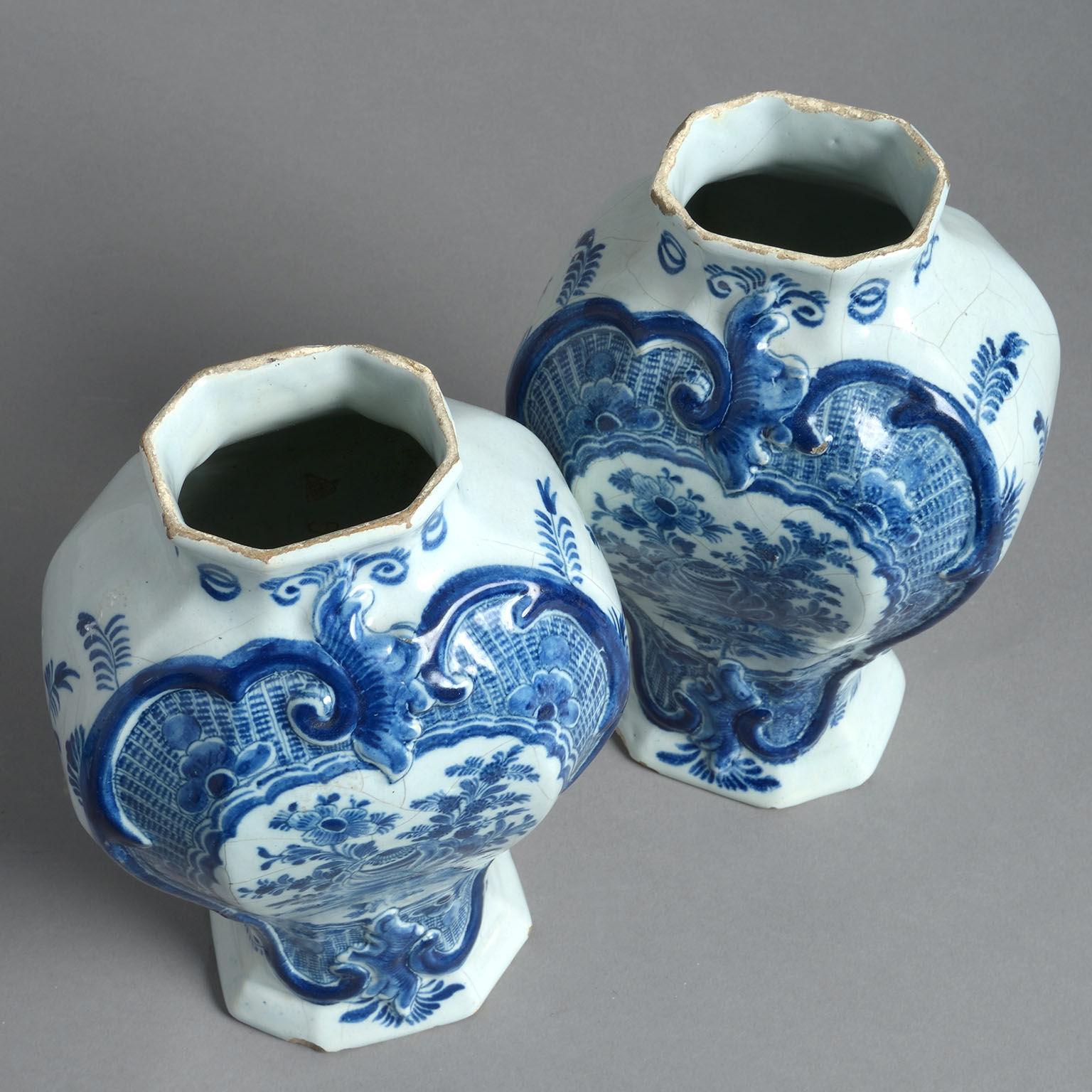 Pair of Signed 18th Century Delft Lidded Vases In Good Condition In London, GB