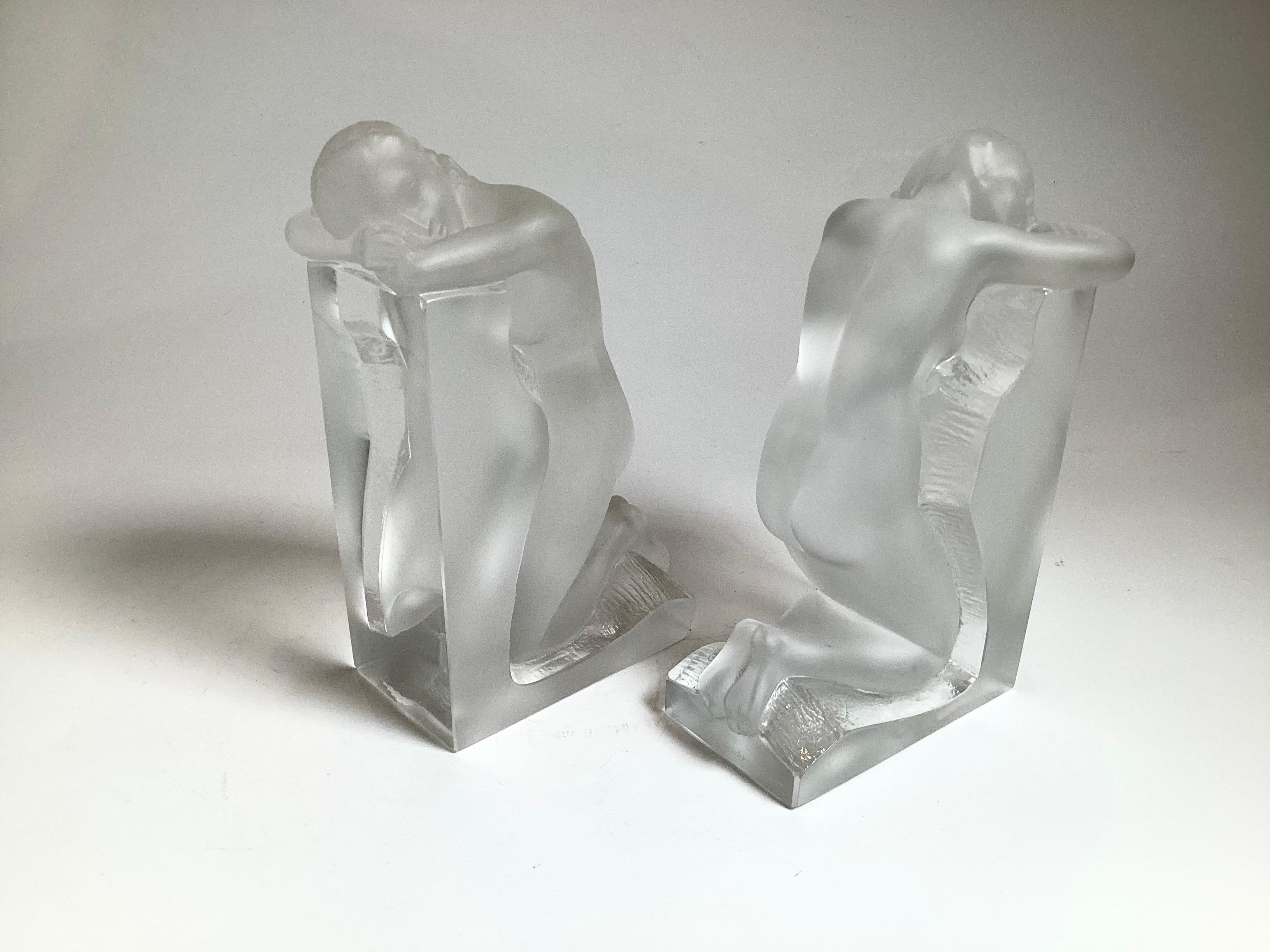Pareja de Sujetalibros Figurados Desnudos de Cristal de Lalique Firmados, Art Decó Años 30 Francés en venta