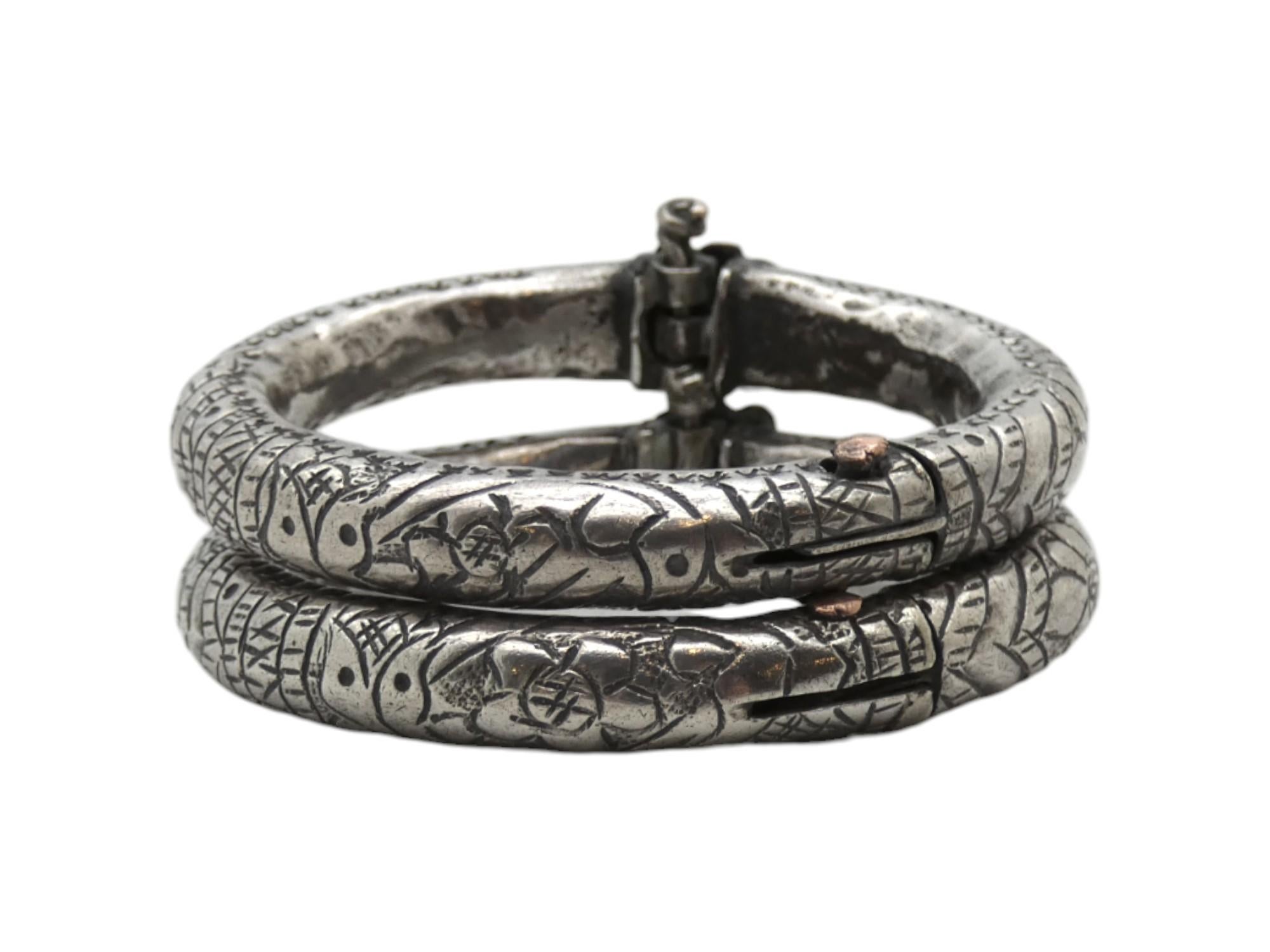 Marocchino Coppia di braccialetti in argento, gioielli da donna in Marocco CIRCA 1900 in vendita