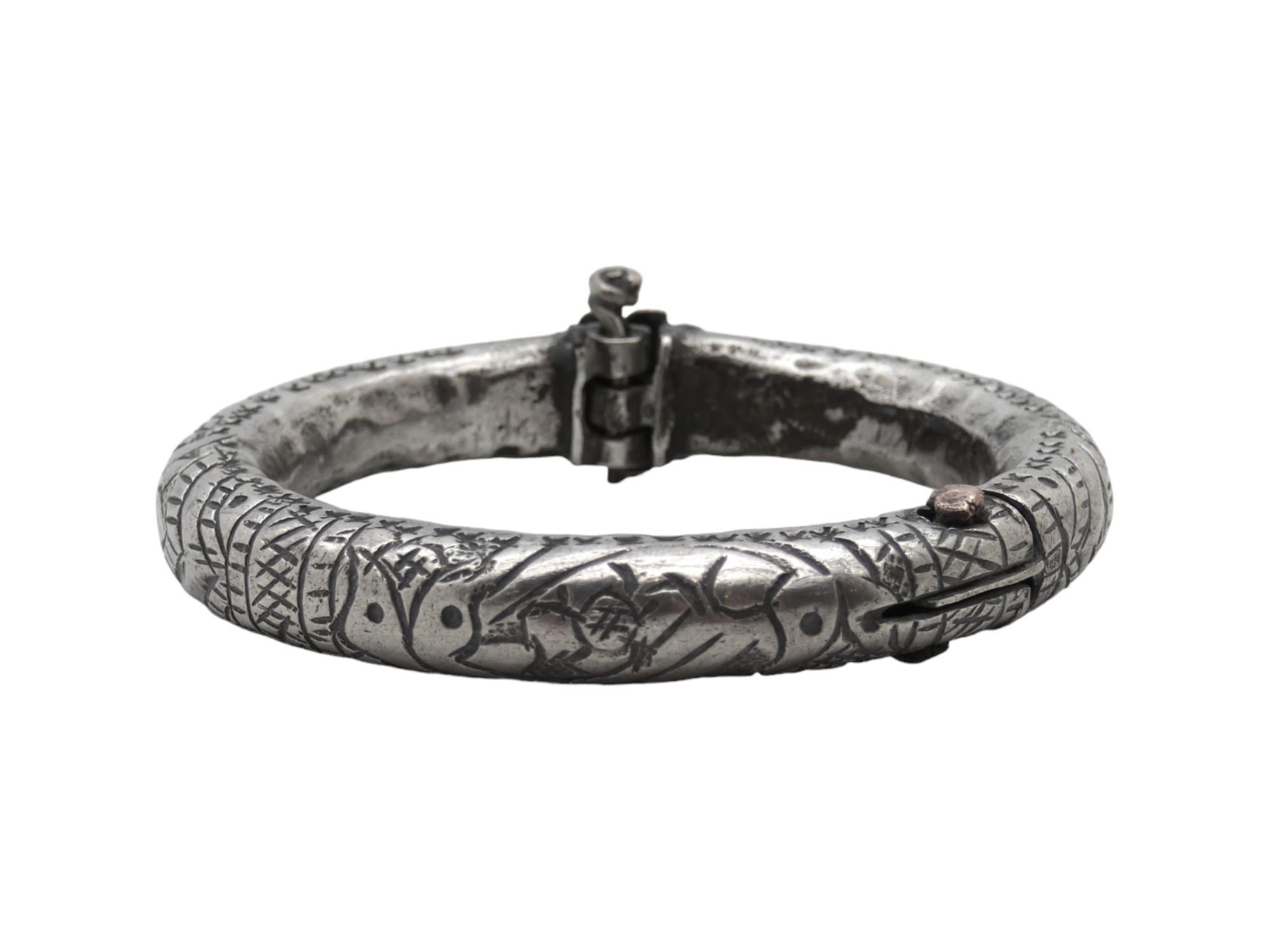Coppia di braccialetti in argento, gioielli da donna in Marocco CIRCA 1900 In condizioni buone in vendita a New York, NY