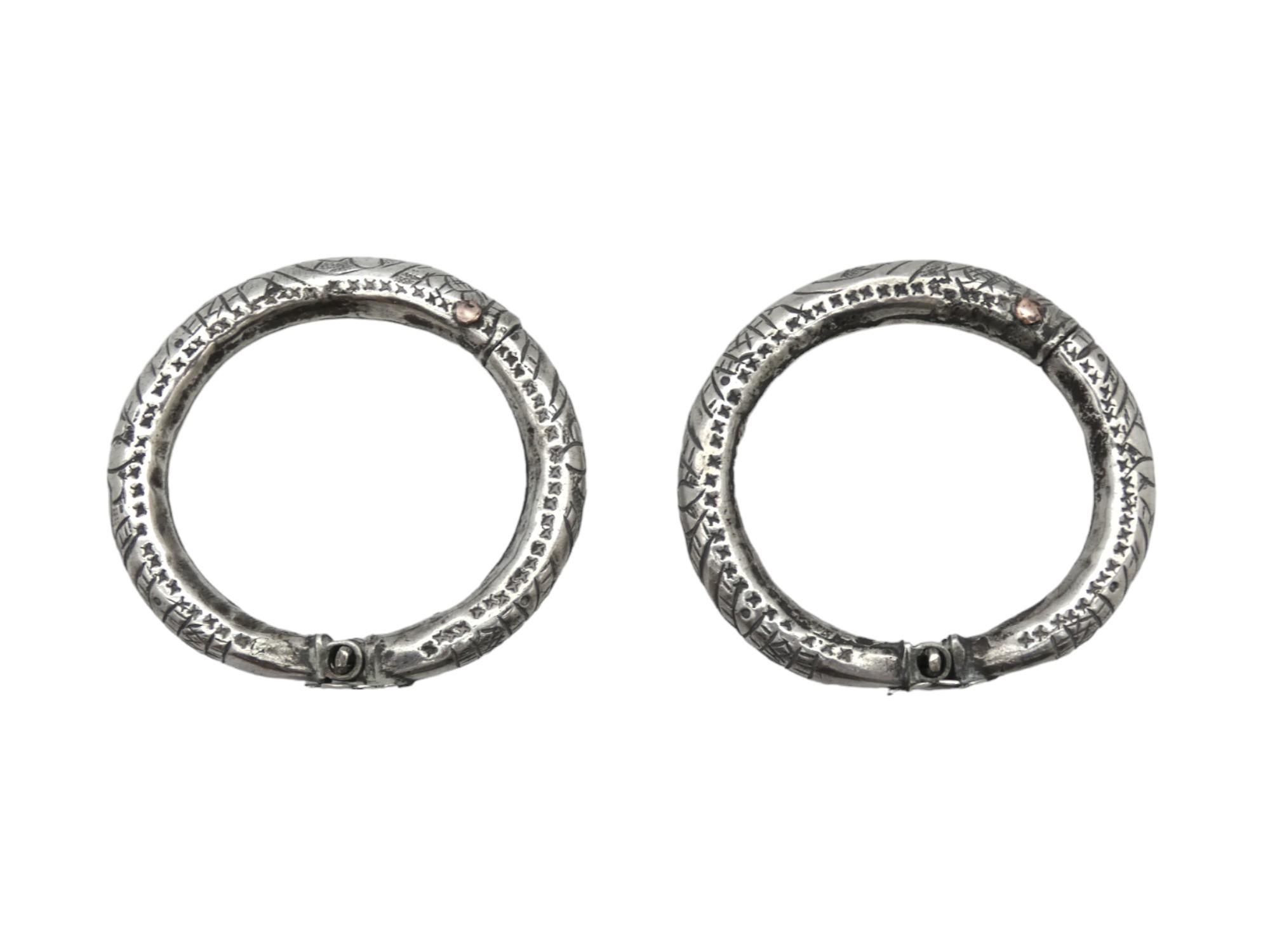 Inizio XX secolo Coppia di braccialetti in argento, gioielli da donna in Marocco CIRCA 1900 in vendita