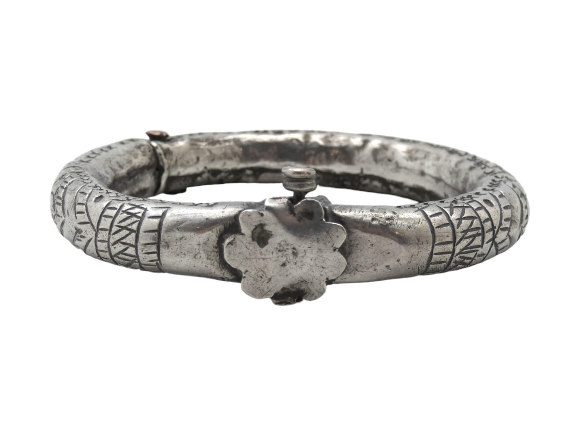 Argento Coppia di braccialetti in argento, gioielli da donna in Marocco CIRCA 1900 in vendita