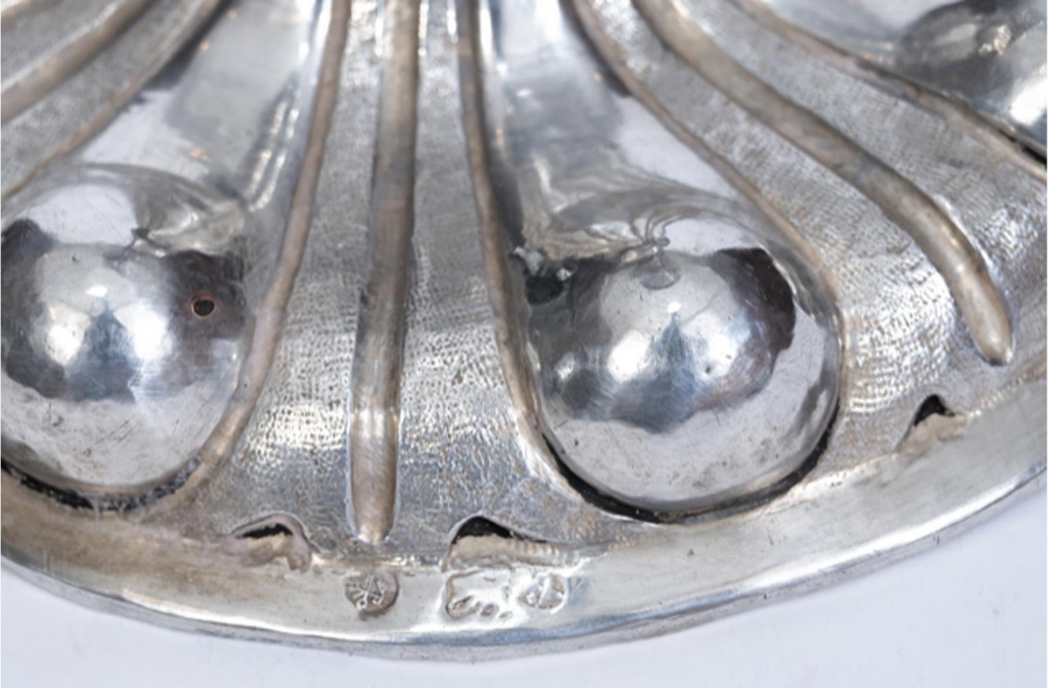 XVIII secolo Coppia di candelieri italiani in argento, Roma, CIRCA 1720 in vendita
