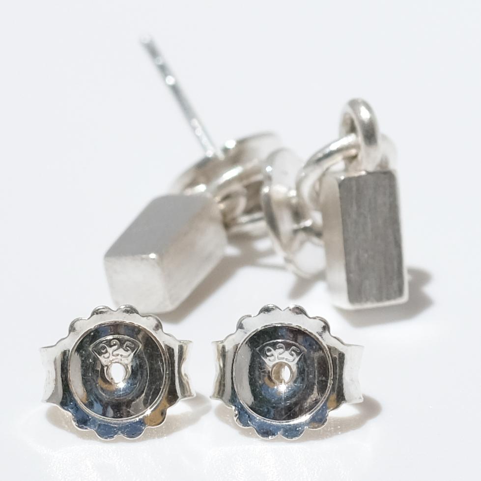 A pair of silver earrings by Wiwen Nilsson and made 1954. In Good Condition For Sale In Stockholm, SE