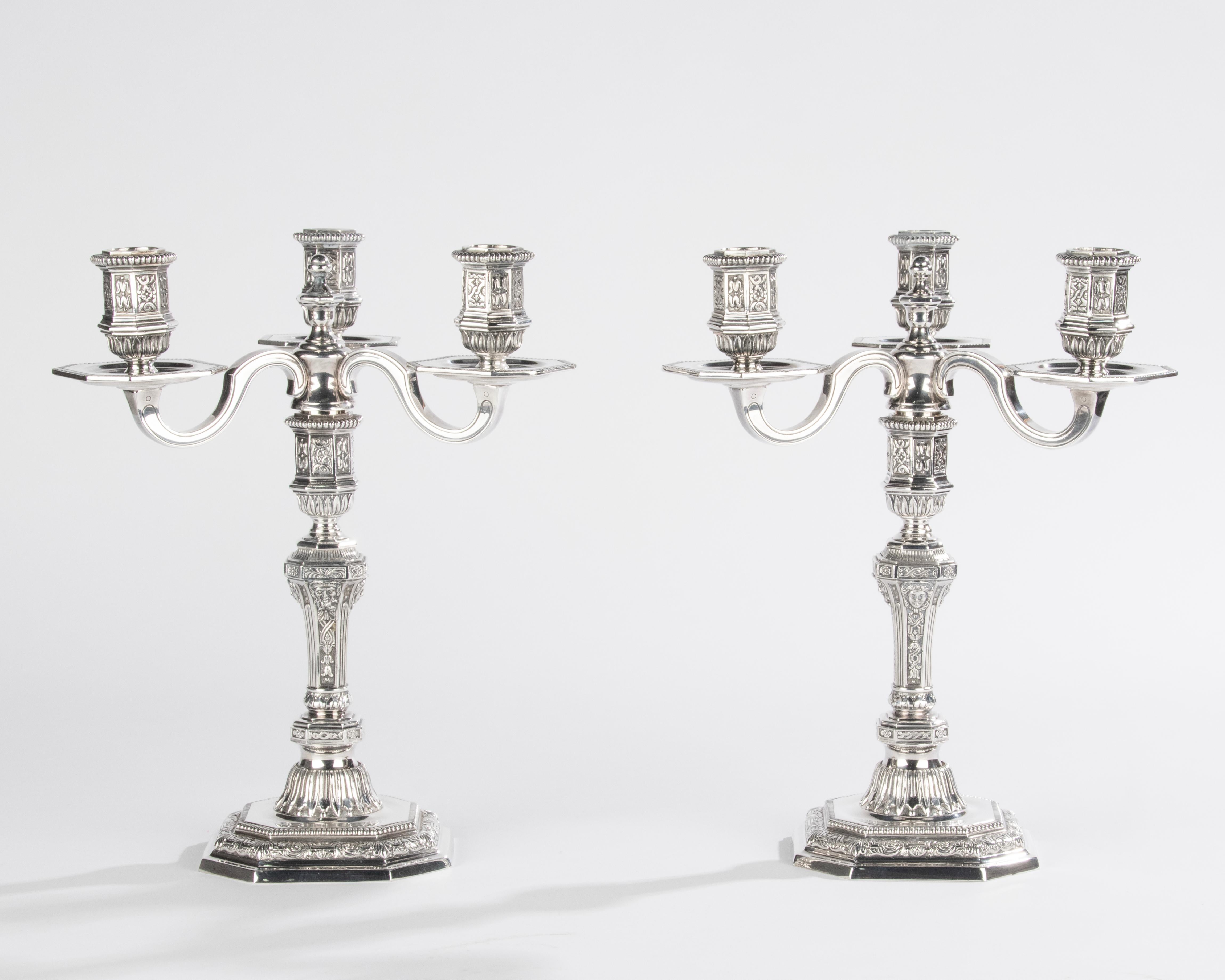 Français Paire de candélabres en métal argenté - Christofle - Renaissance - Louis Dupérier en vente