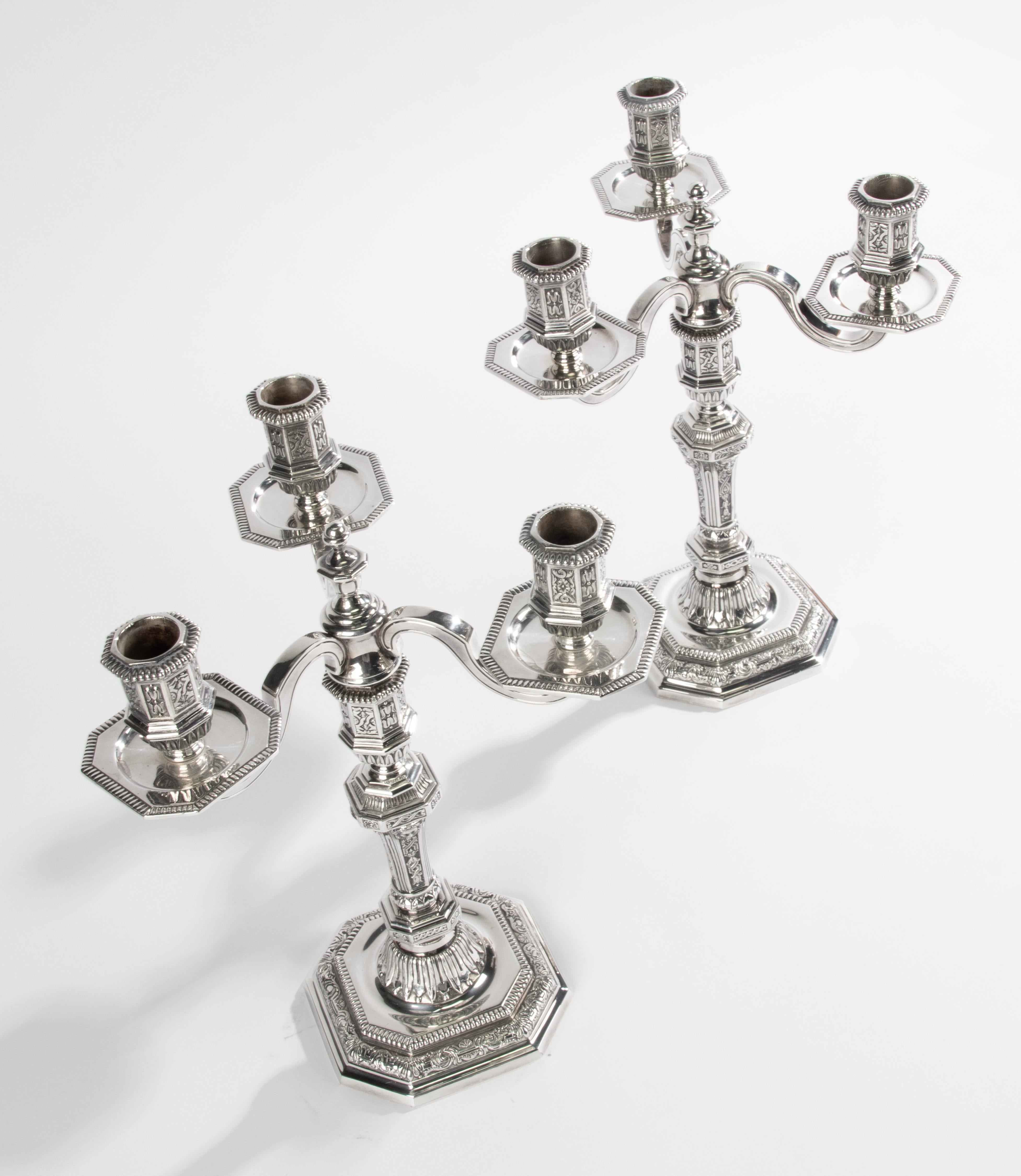 Plaqué argent Paire de candélabres en métal argenté - Christofle - Renaissance - Louis Dupérier en vente