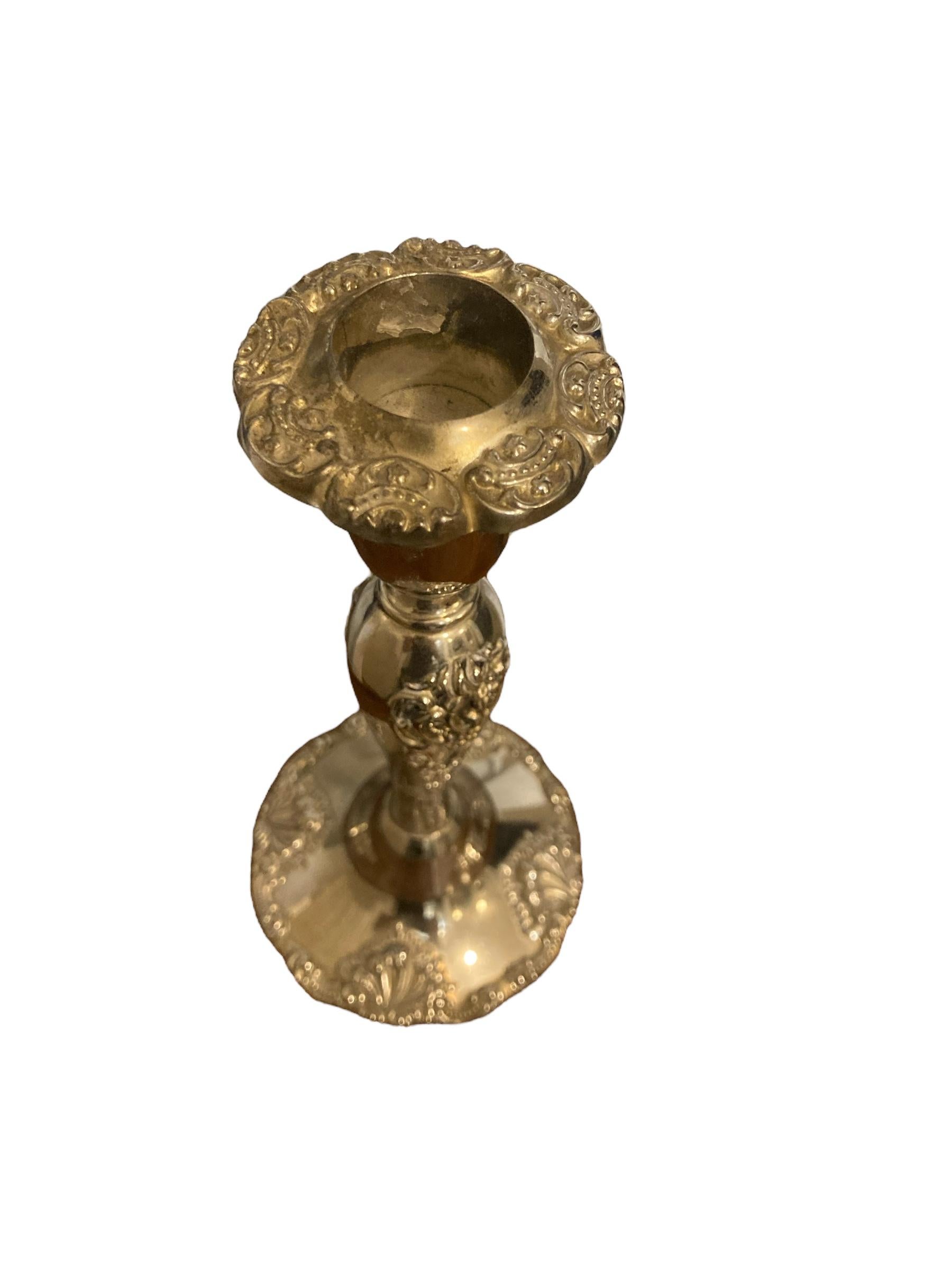 Una coppia di portacandele barocchi Godinger placcati in argento In condizioni buone in vendita a Bishop's Stortford, GB