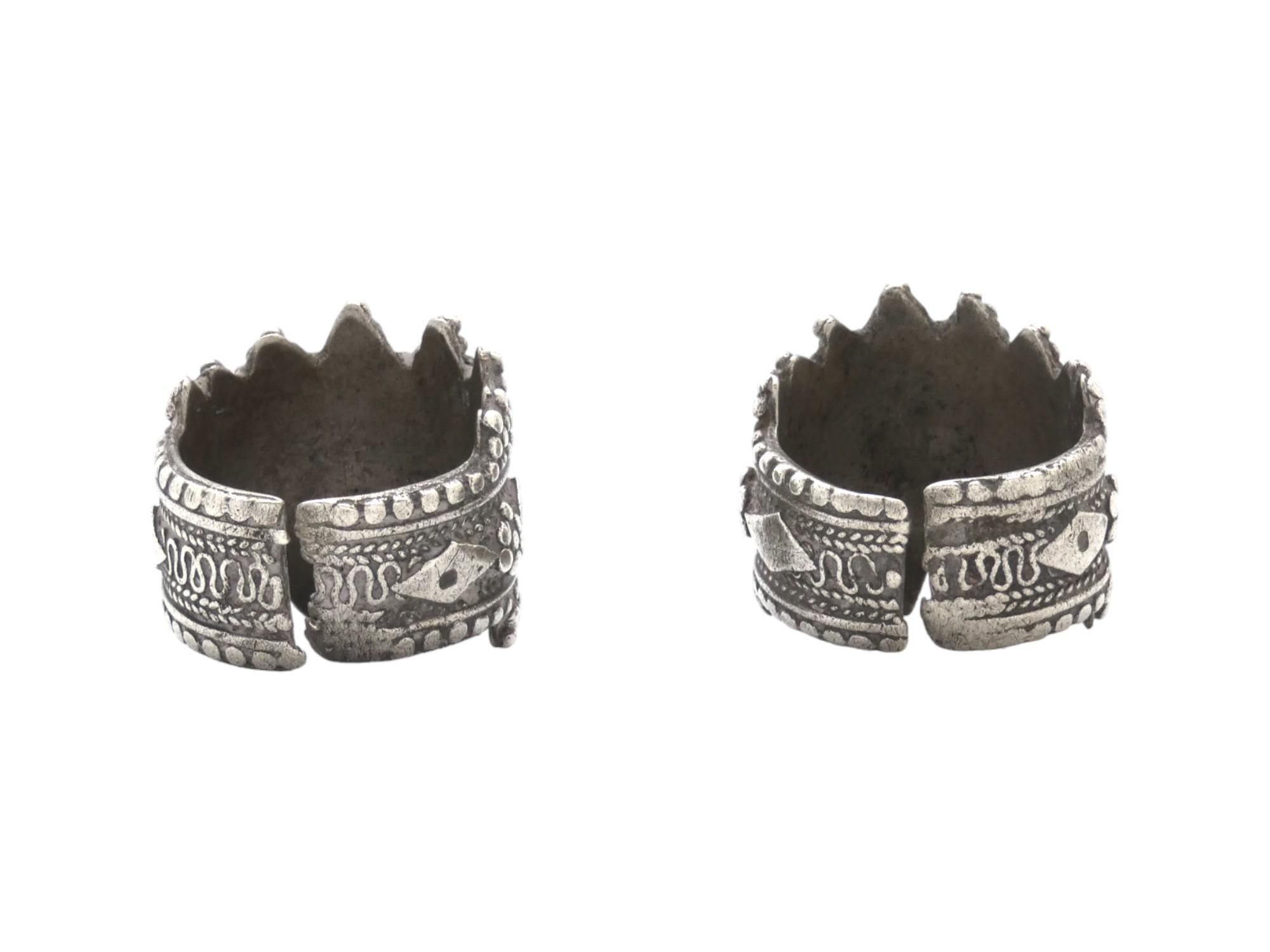Paire de bagues en argent pour femmes, Yémen Circa 1900 Bon état - En vente à New York, NY