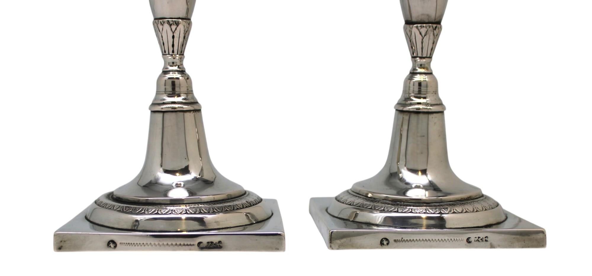 Pareja de candelabros de plata para Shabbat, Alemania, circa 1820 principios del siglo XIX en venta