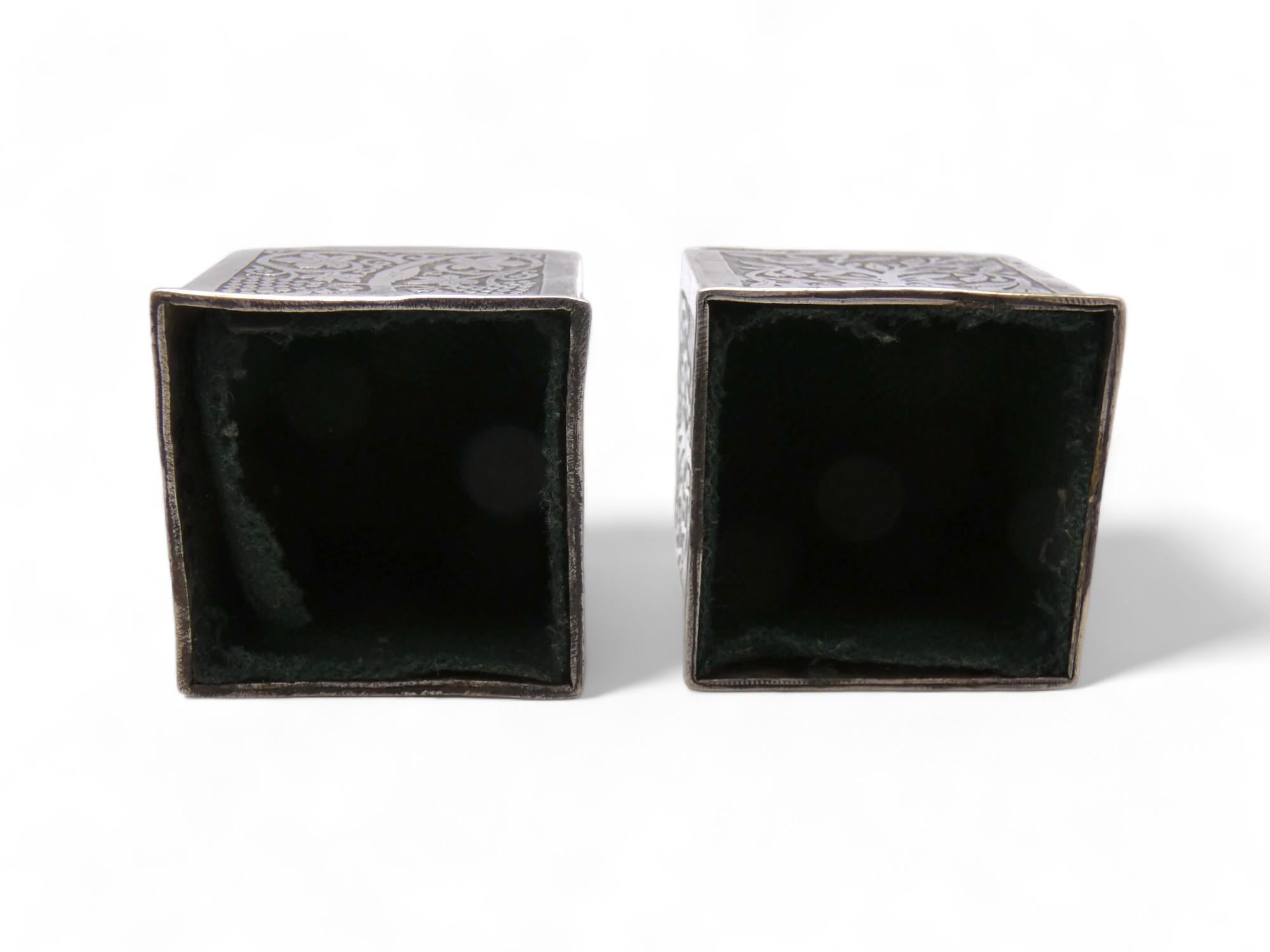Inizio XX secolo Coppia di copri tefillin in argento di Bezalel, Gerusalemme, circa 1925 in vendita
