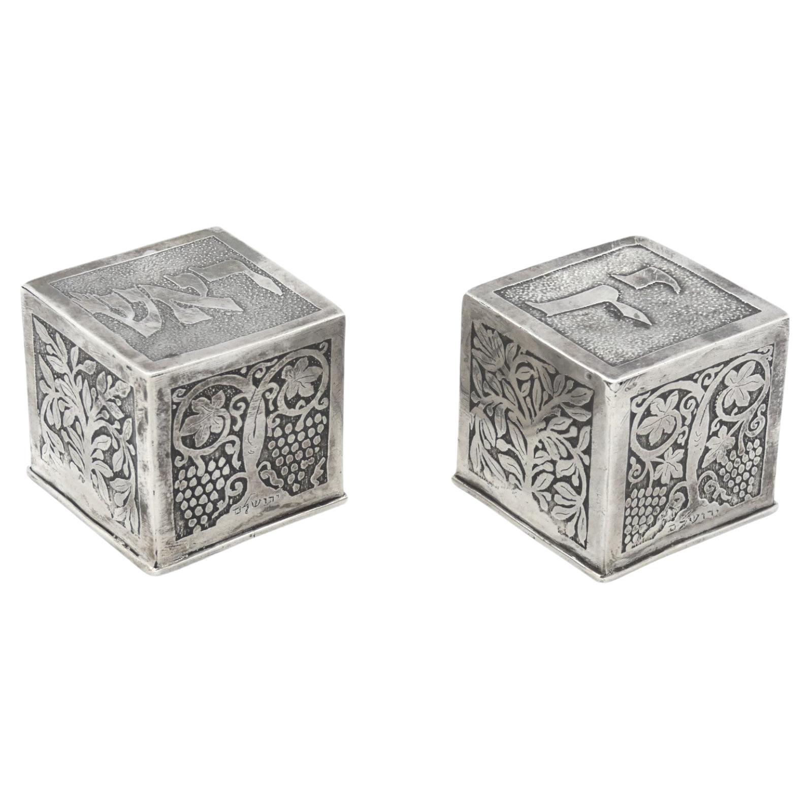 Par de fundas de tefilín de plata de Bezalel, Jerusalén, circa 1925