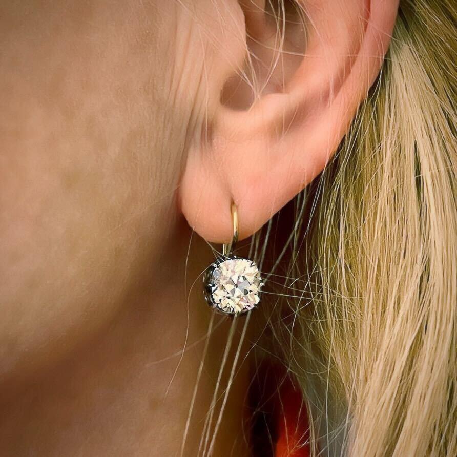 Paire de boucles d'oreilles en or recouvert d'argent et de diamants Excellent état - En vente à New York, NY