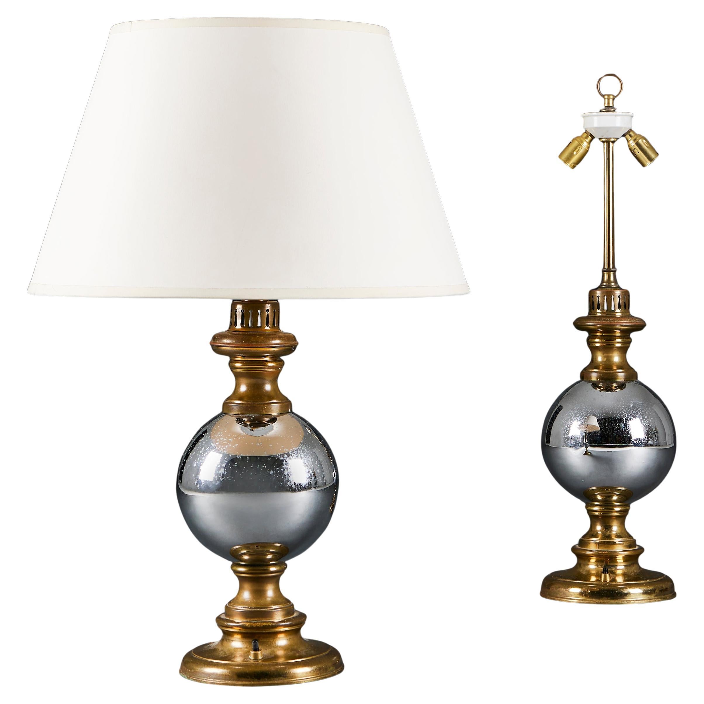 Coppia di lampade da tavolo in ottone e Ball argentate