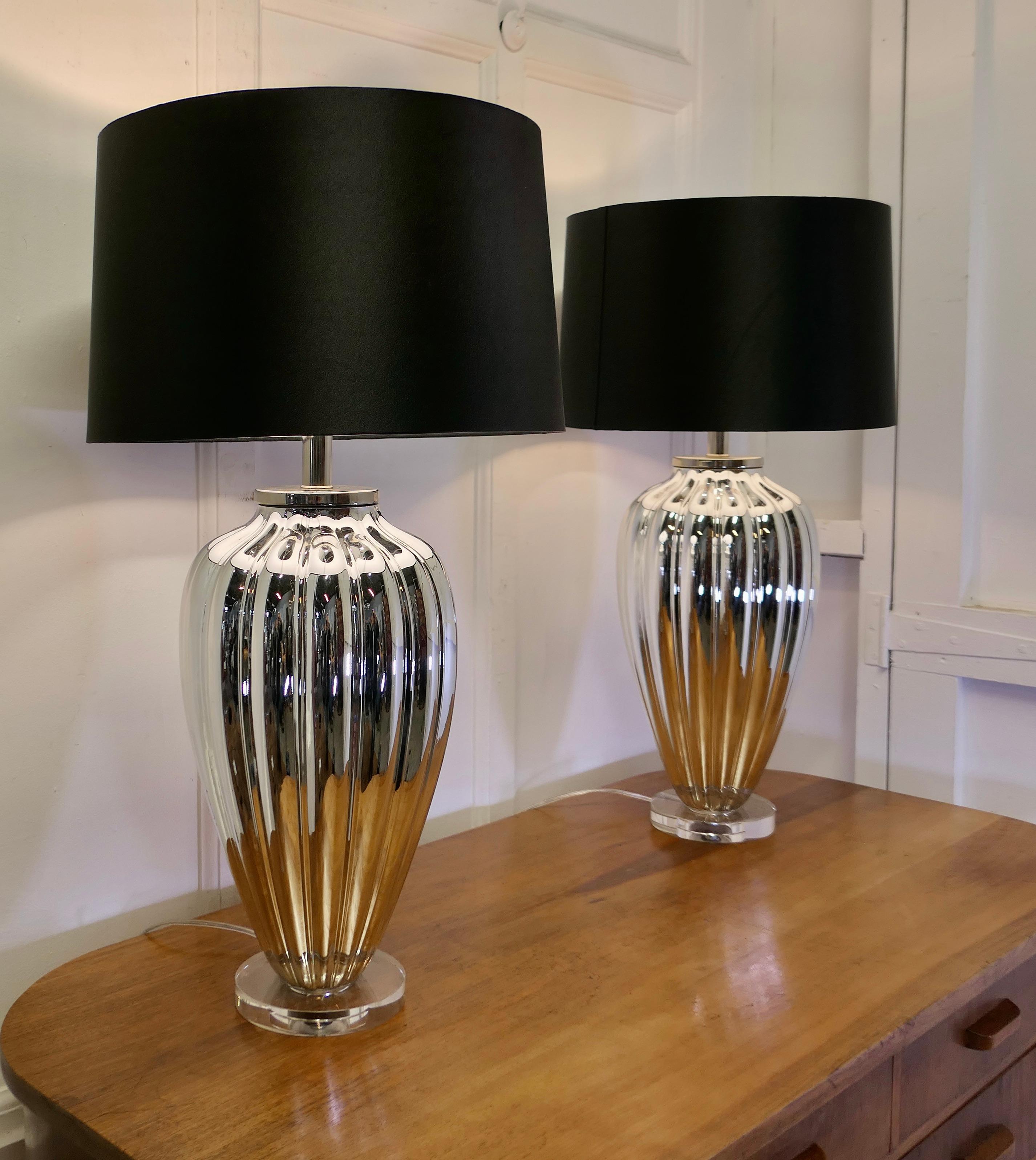 20ième siècle Paire de lampes de bureau en verre argenté en vente