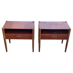 Retro A pair of simple Danish Mid century nightstands in teak and oak from the 1960´s