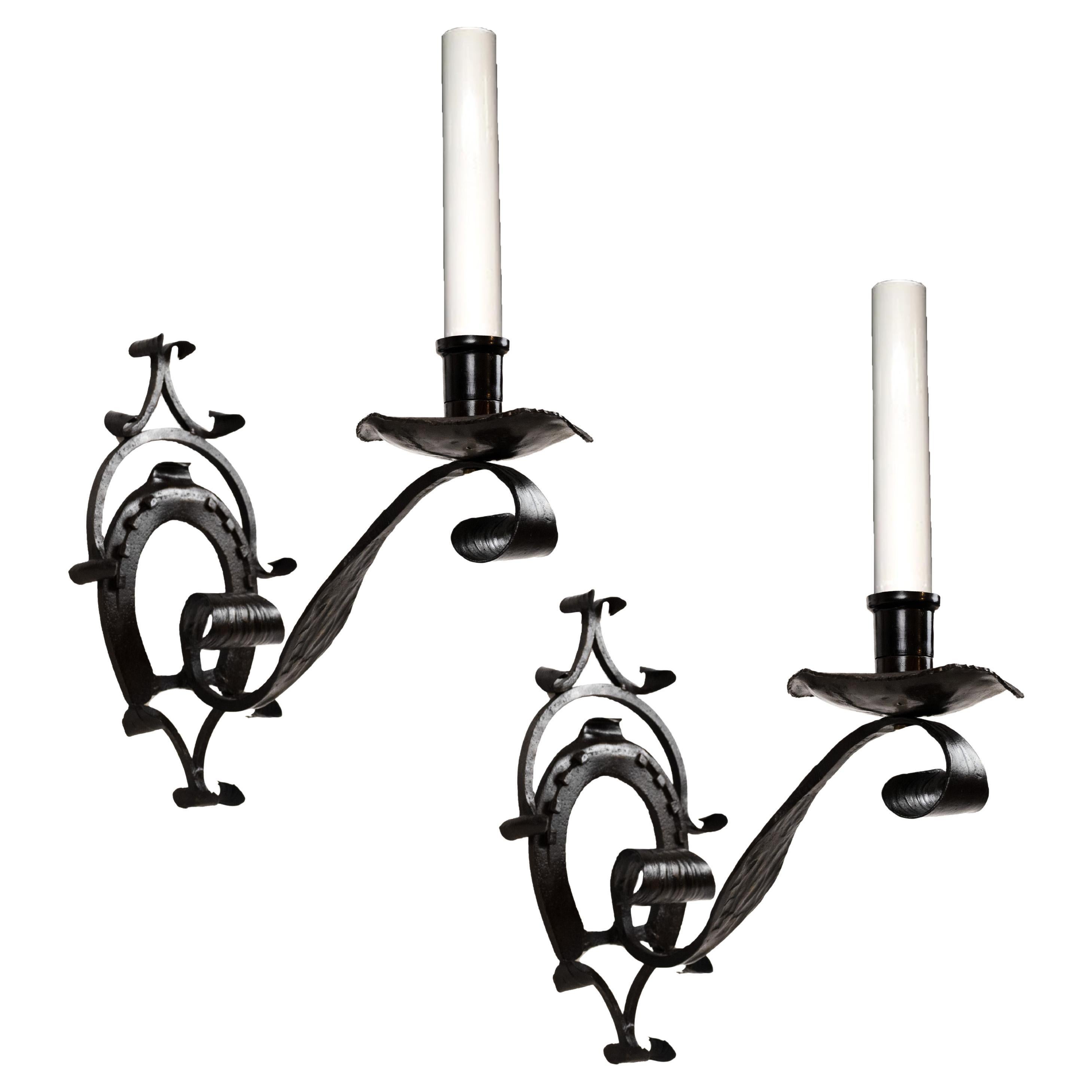 Coppia di lampade a braccio singolo in ferro forgiato francese