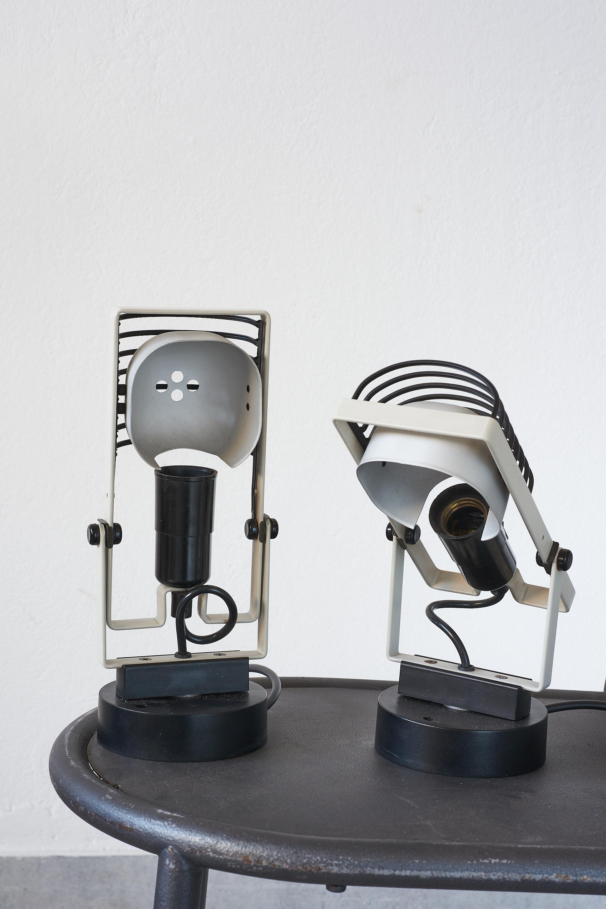 Ein Paar Sintesi-Wandleuchten von Ernesto Gismondi für Artemide, 1975 im Zustand „Gut“ im Angebot in Athens, Attiki