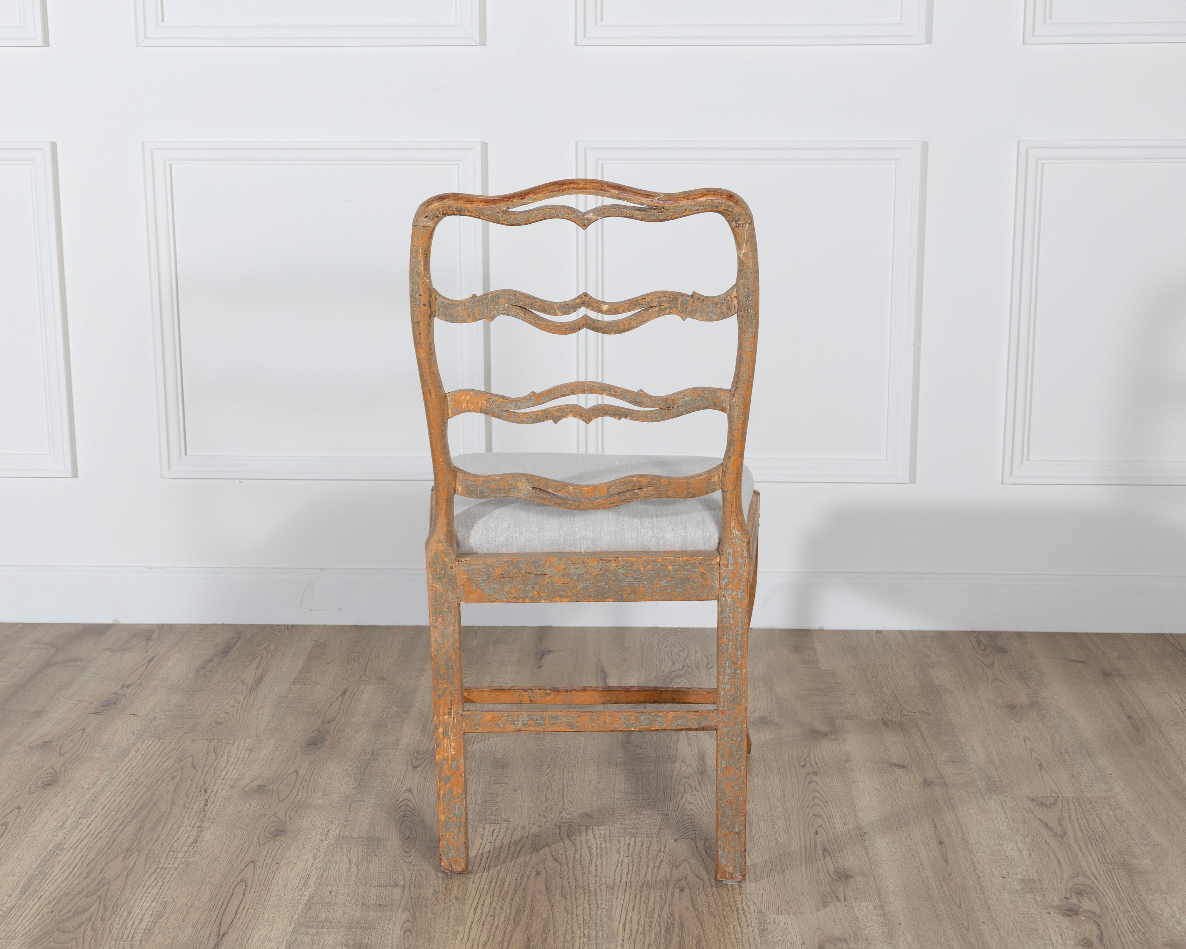 A pair of slender Gustavian chairs with smiling details Circa 1780 For Sale 7
