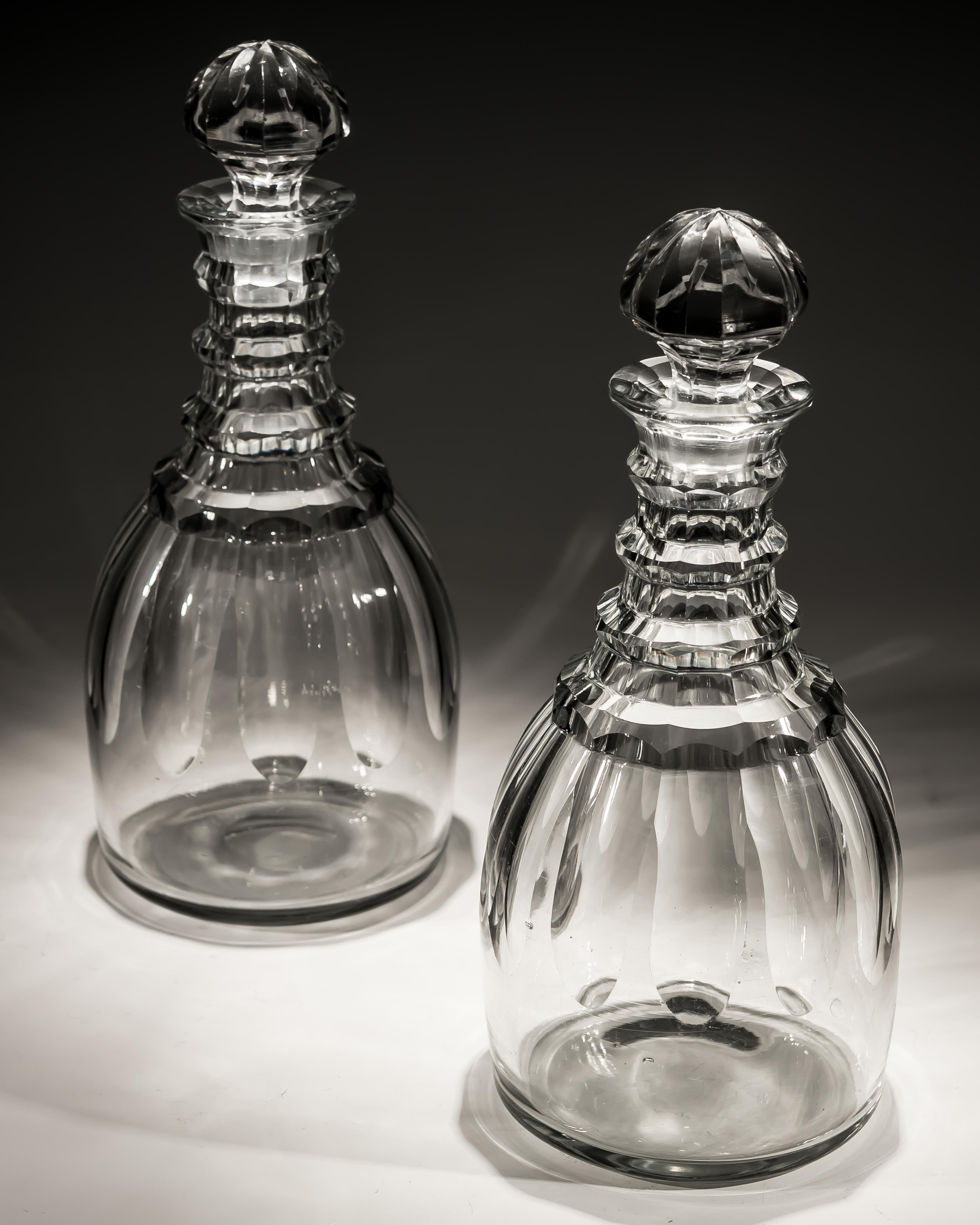 Pair of Slice Cut Georgian Decanters with Faceted Rings In Good Condition In Steyning, West sussex