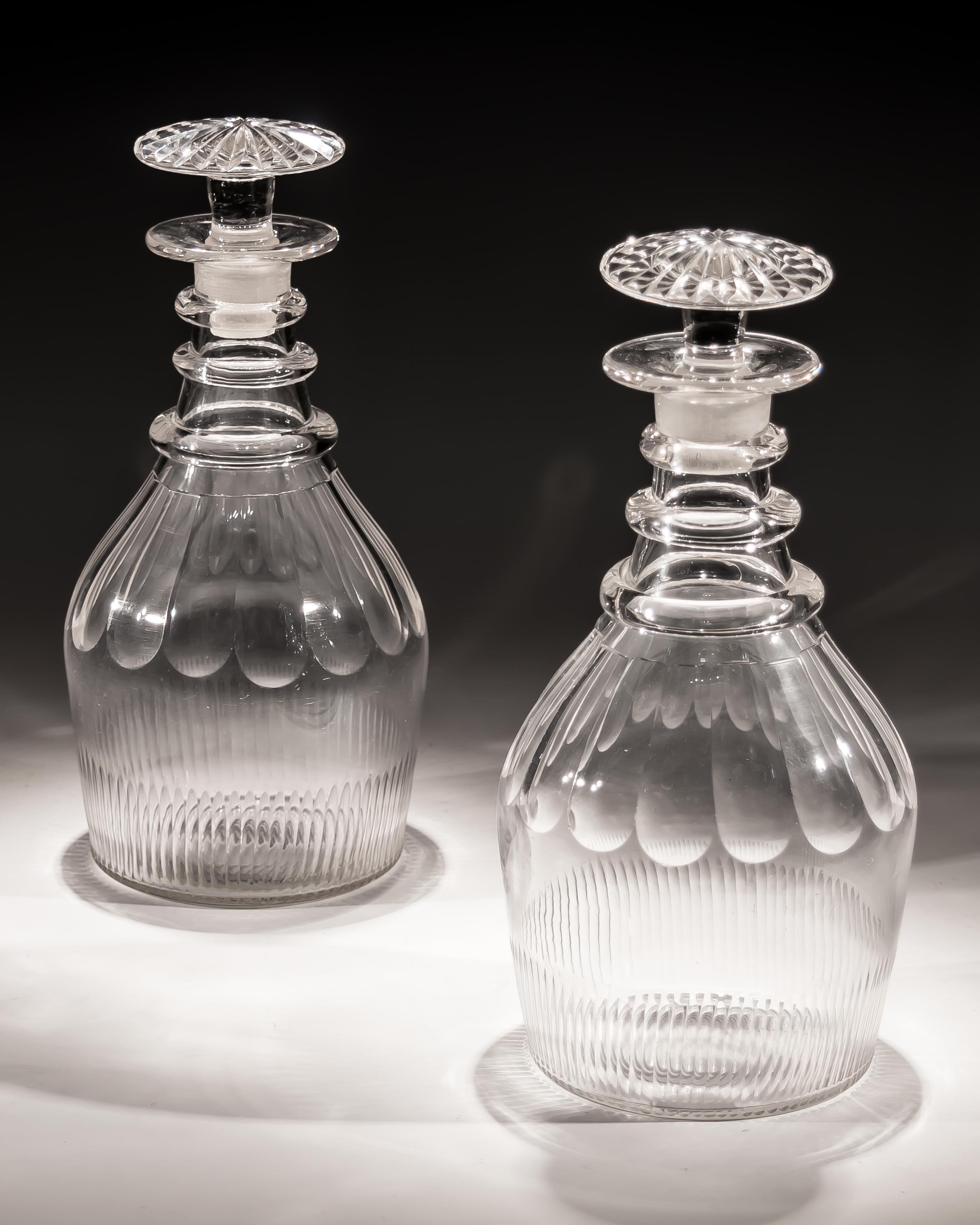 Pair of Slice and Flute Georgian Decanters In Good Condition For Sale In Steyning, West sussex