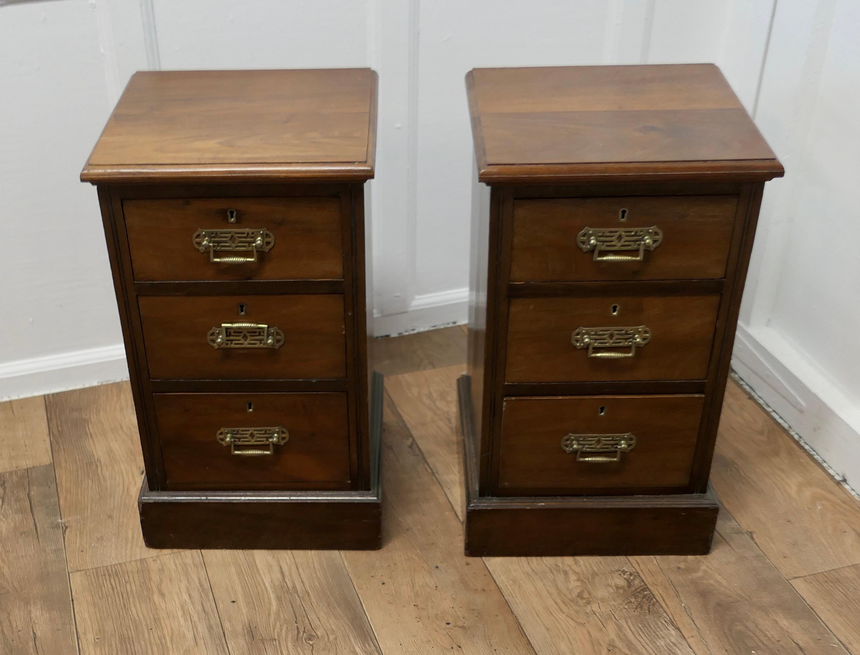Adam Style Pair of Small 4 Drawer Chest of Drawers, Night Tables For Sale