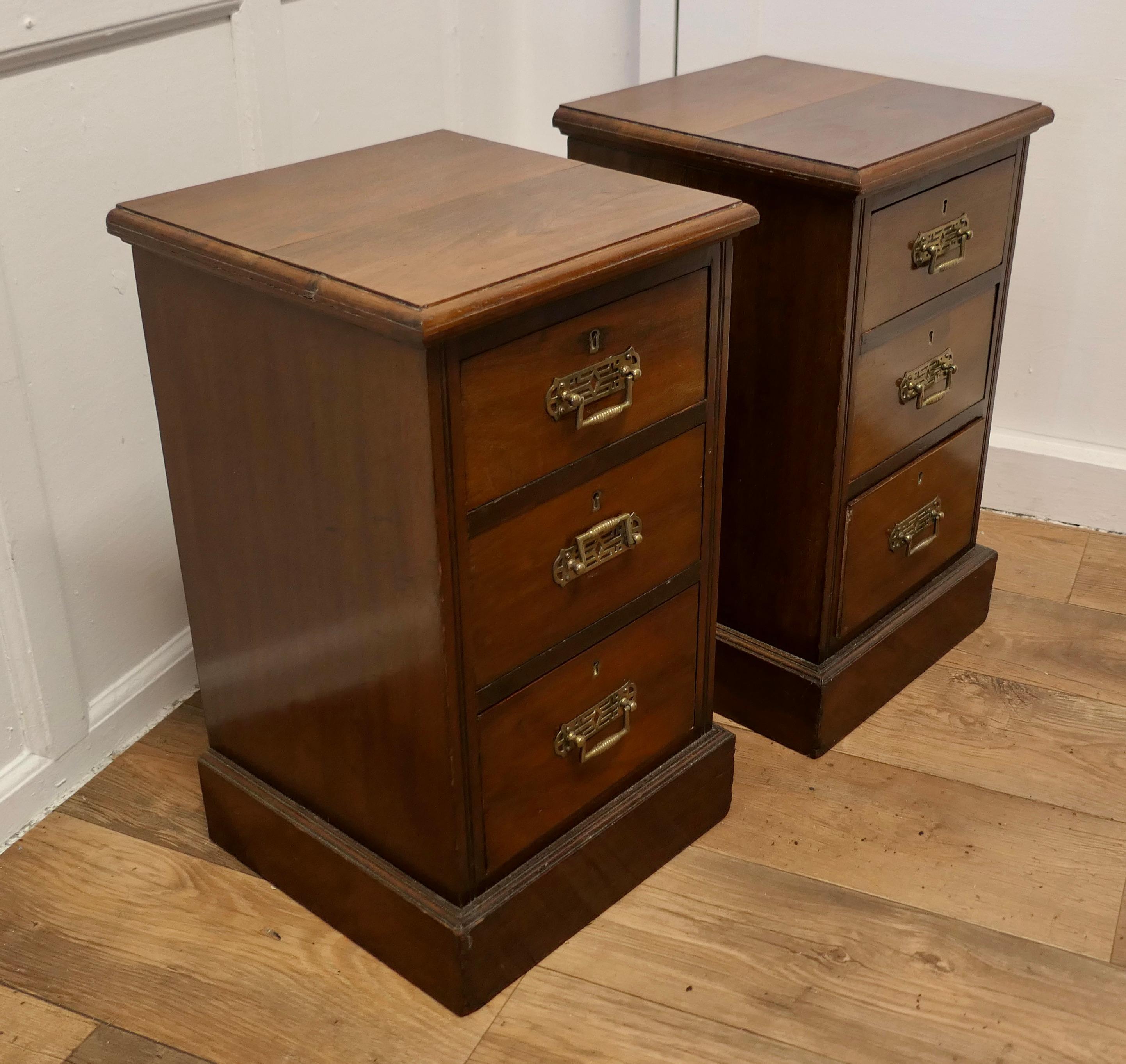 Pair of Small 4 Drawer Chest of Drawers, Night Tables In Good Condition For Sale In Chillerton, Isle of Wight
