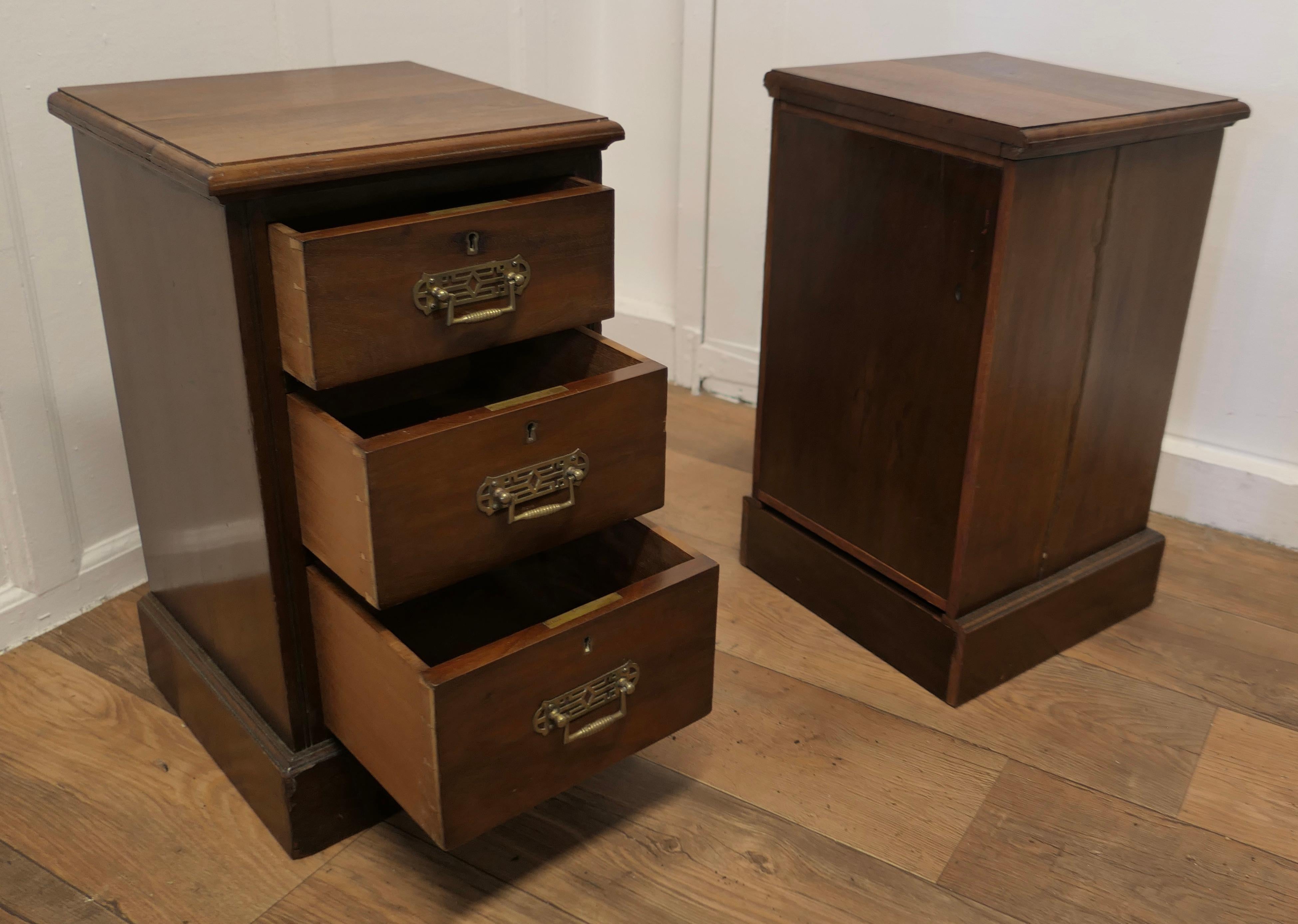 Walnut Pair of Small 4 Drawer Chest of Drawers, Night Tables For Sale