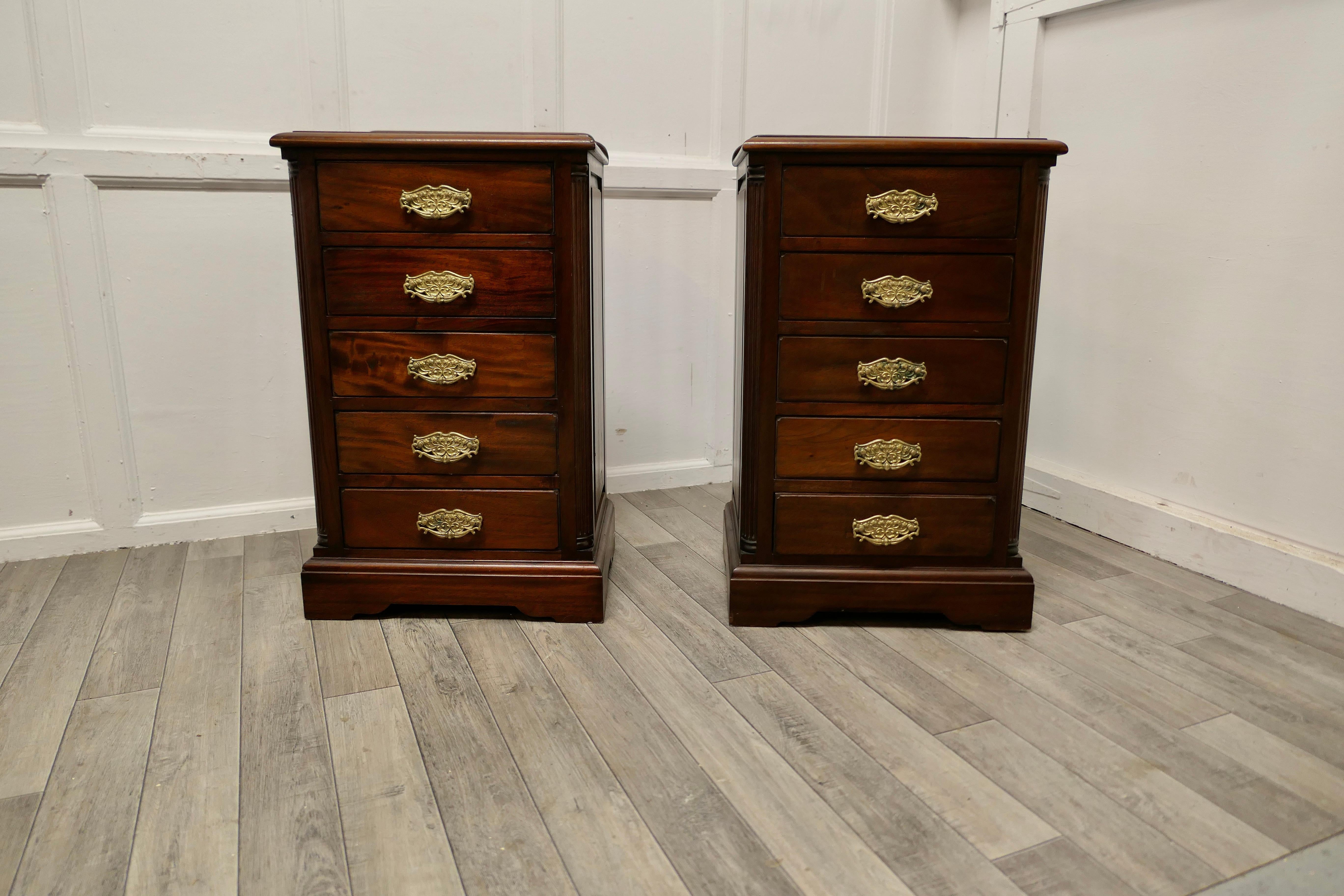 A pair of small 6 drawer chest of drawers, night tables

These are wonderful little chests, they each have 6 drawers and brass handles
The drawers run very smoothly and they each stand on a small plinth with an attractive moulded edge to the top