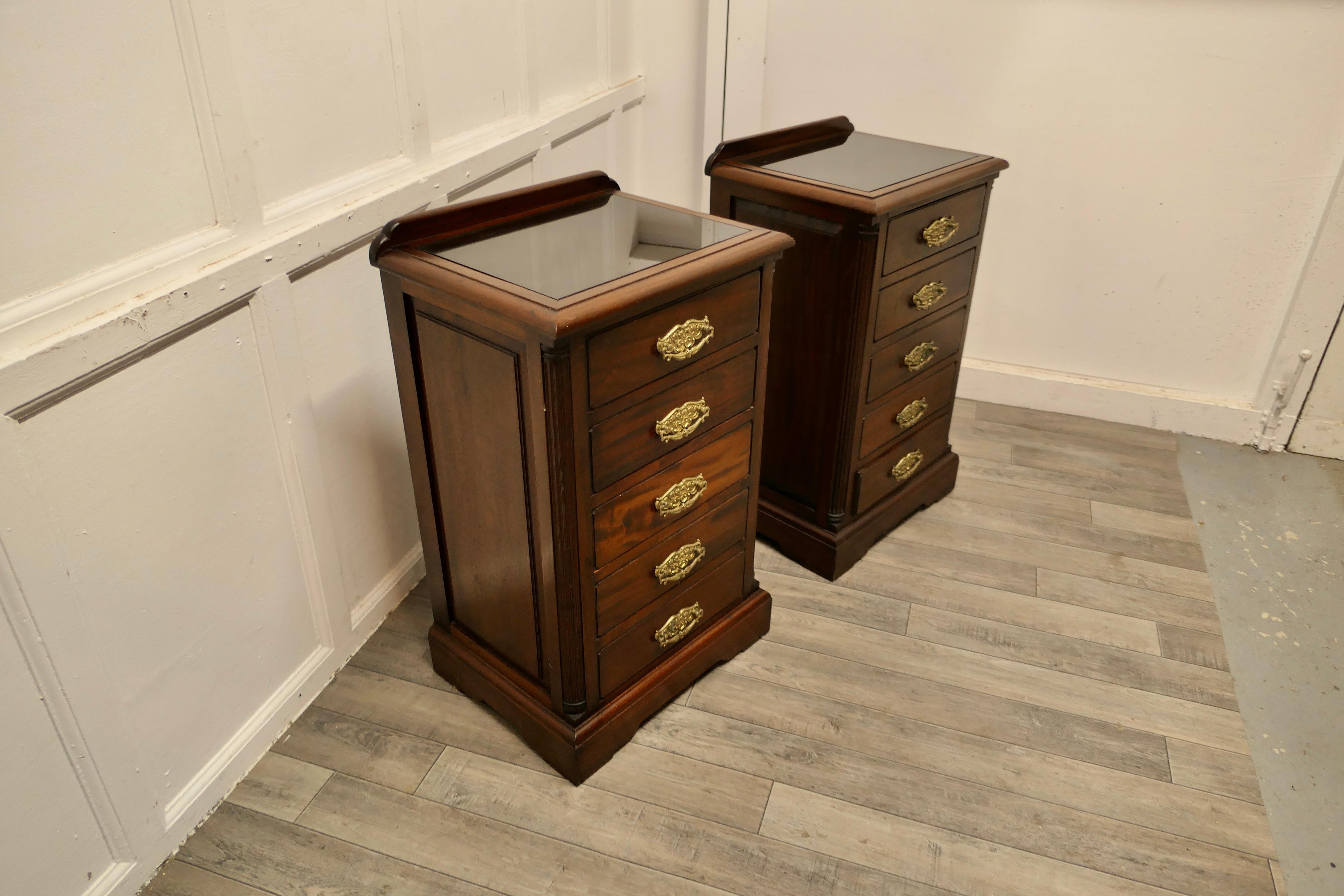 Pair of Small 6 Drawer Chest of Drawers, Night Tables In Good Condition For Sale In Chillerton, Isle of Wight