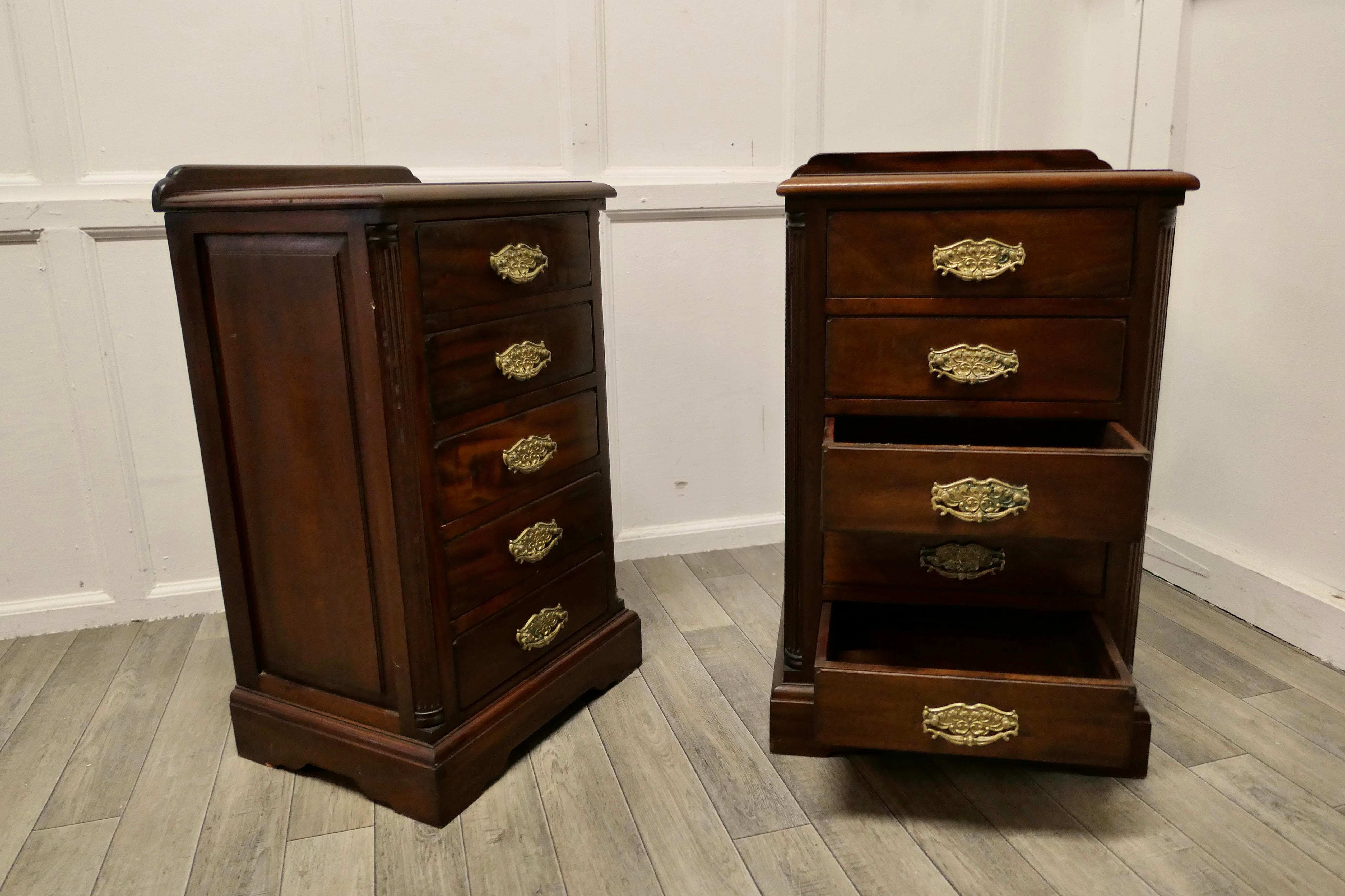 Pair of Small 6 Drawer Chest of Drawers, Night Tables For Sale 1