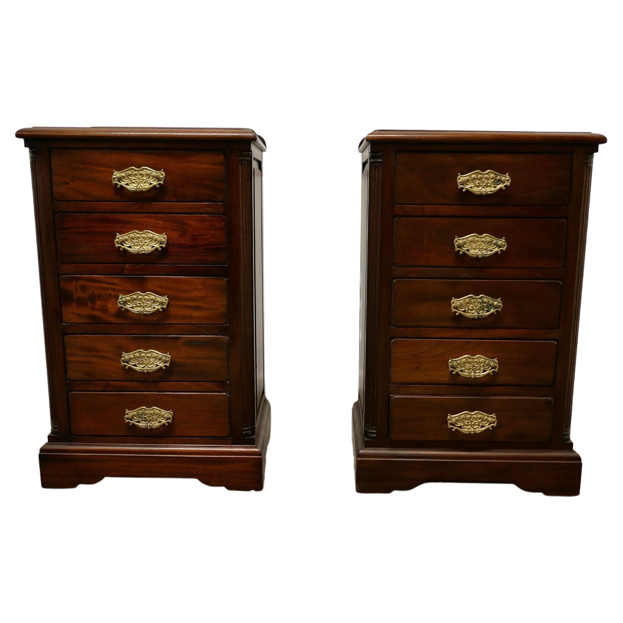 Pair of Small 6 Drawer Chest of Drawers, Night Tables For Sale