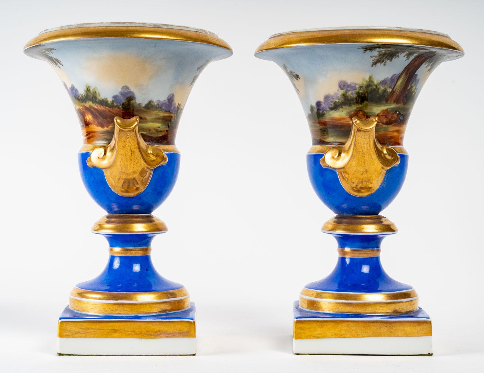Pair of Small Medicis Vases In Good Condition For Sale In Saint-Ouen, FR