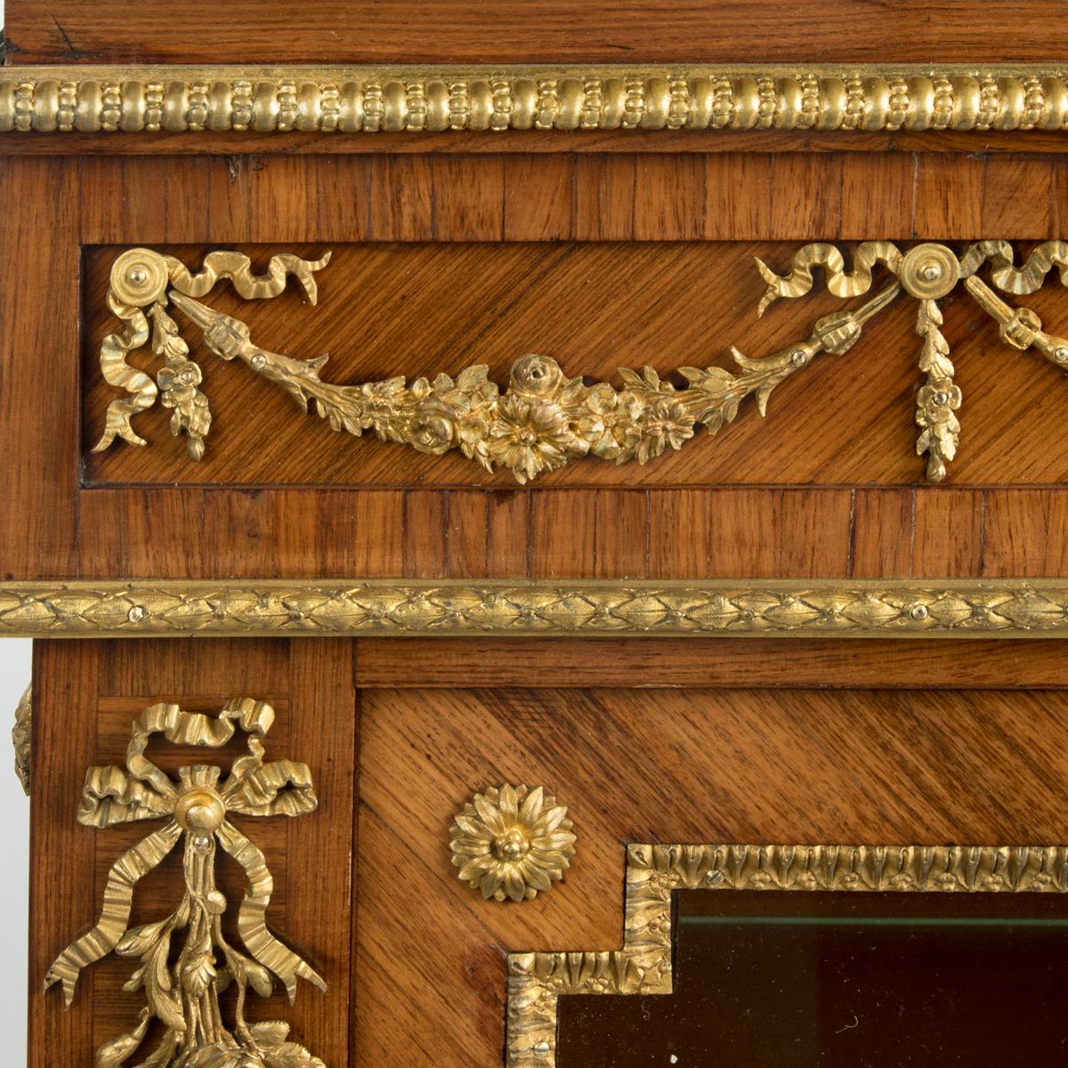 A pair of small Napoleon III kingwood display cabinets on stands For Sale 6