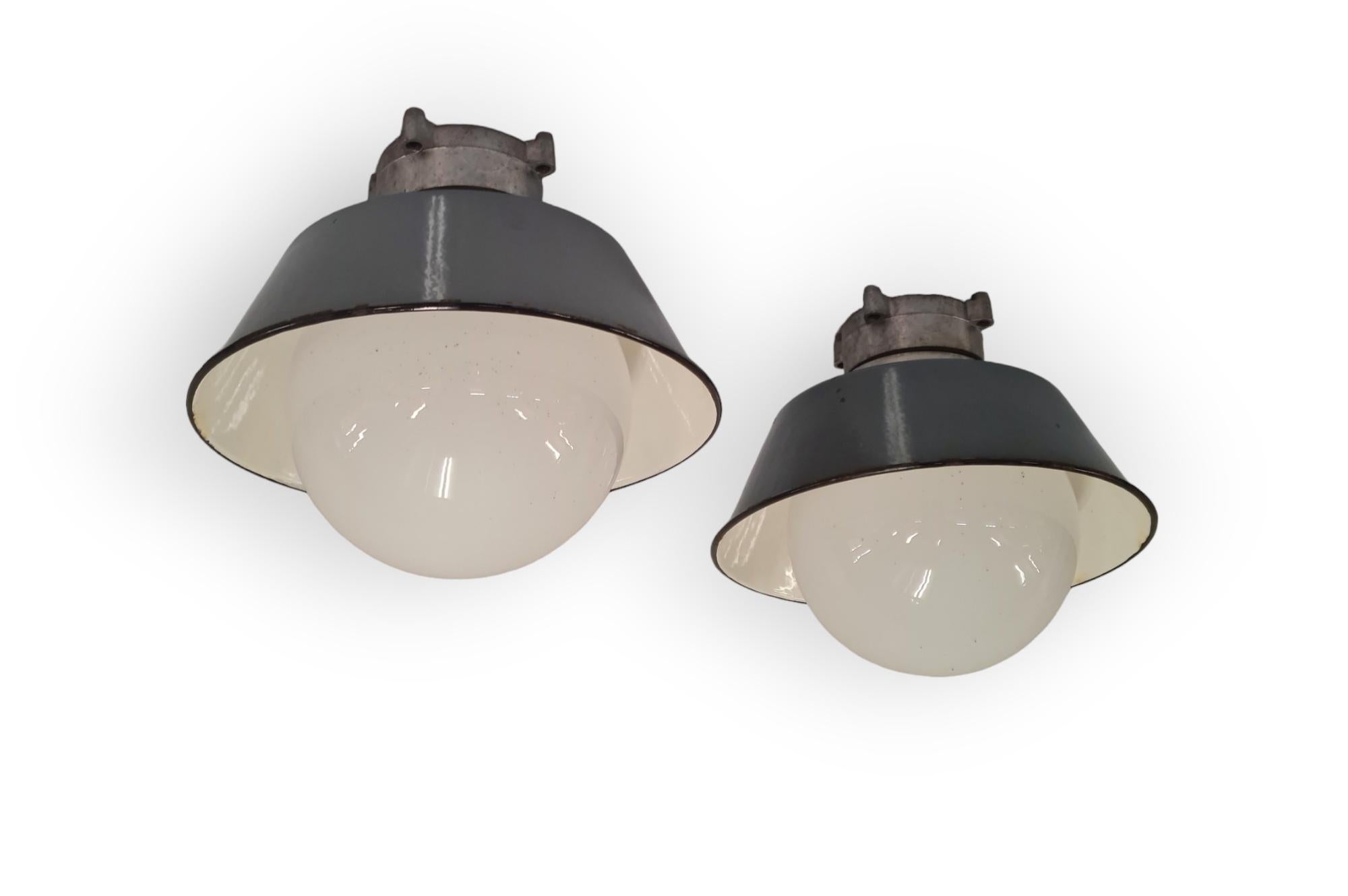 A pair of Small Paavo Tynell Outdoor / Indoor Industrial style lamps, Idman For Sale 11