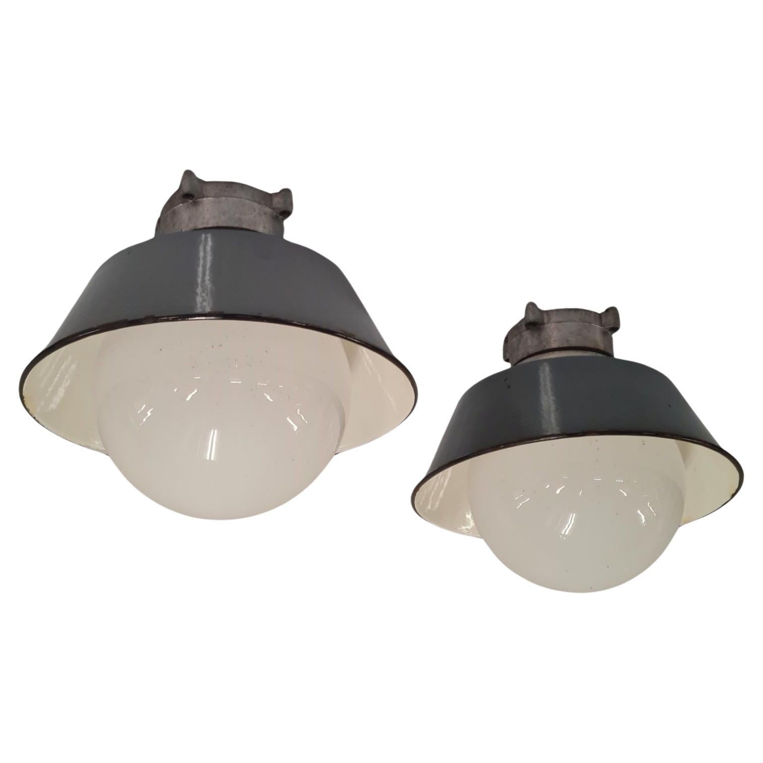 Paire de petites lampes de style industriel Paavo Tynell pour l'extérieur et l'intérieur, Idman en vente