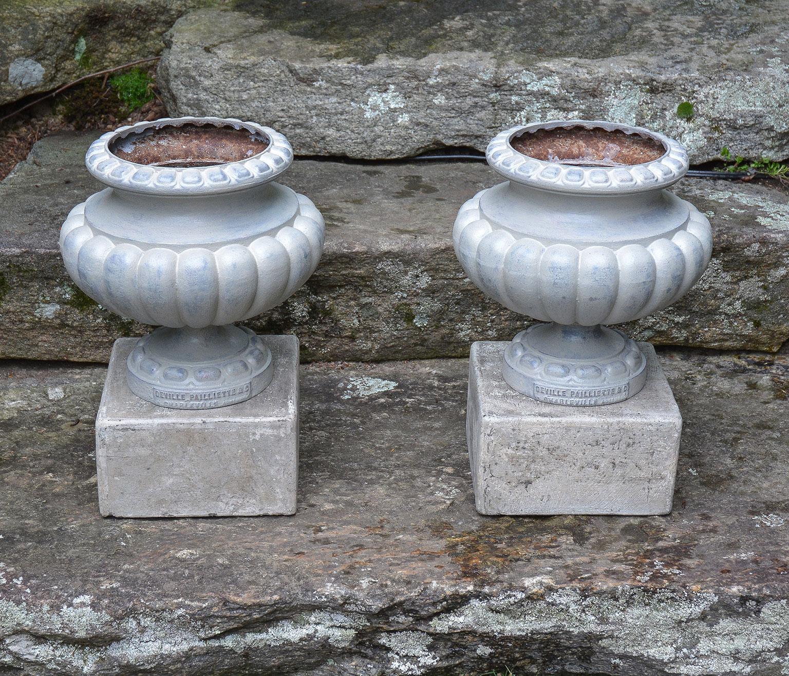 Neoclassical Pair of Small Steel Grey Cast-Iron Urns For Sale