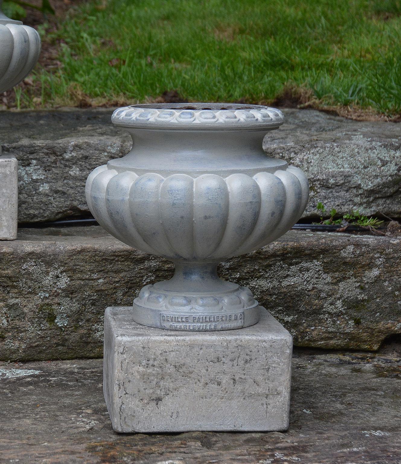 Pair of Small Steel Grey Cast-Iron Urns In Good Condition For Sale In Katonah, NY