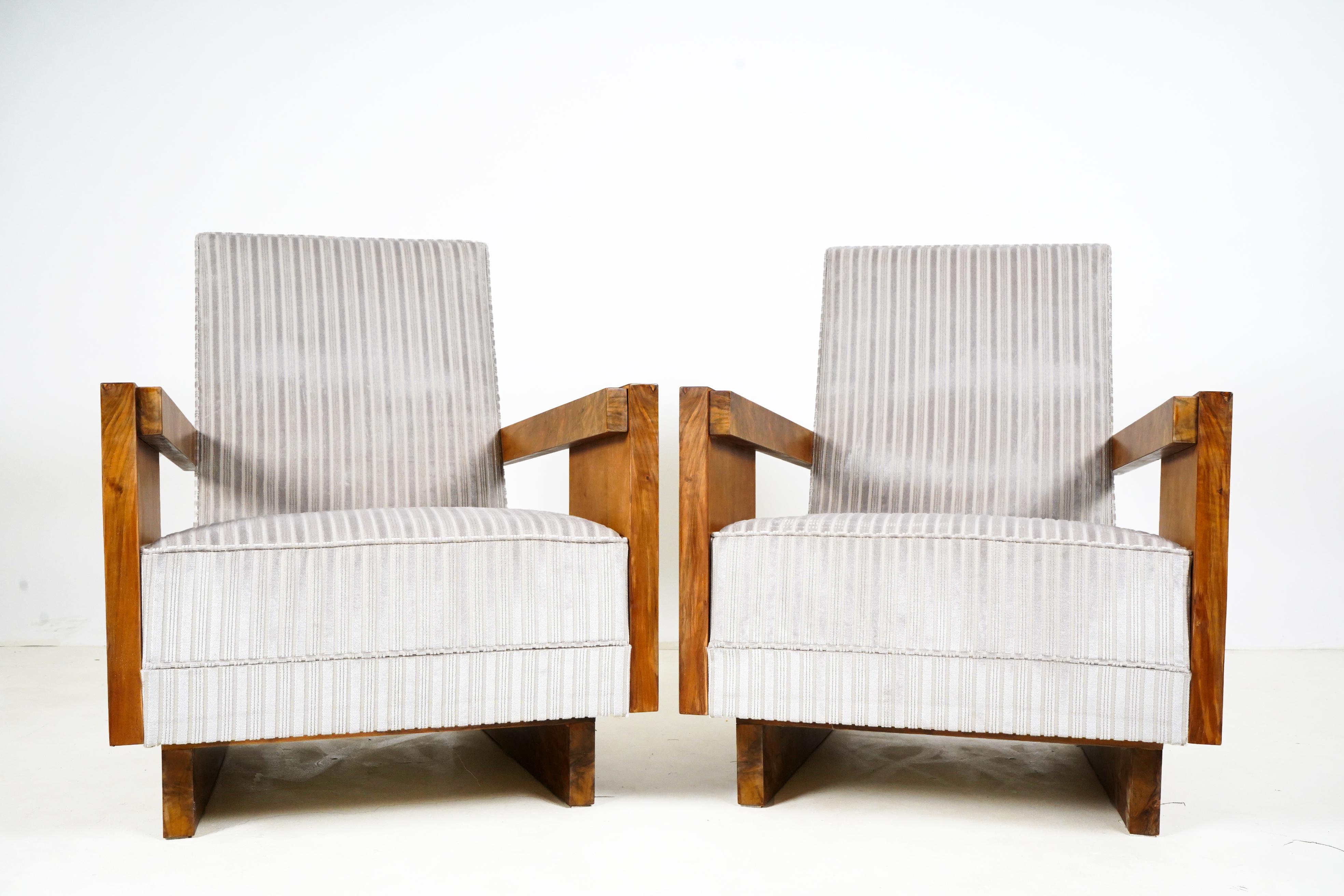 Pair of Socialist Modern Arm Chairs in Walnut Veneer In Good Condition In Chicago, IL
