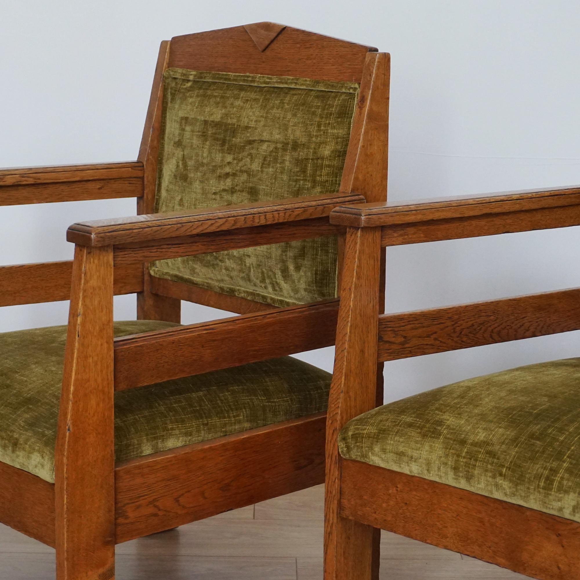 Inglese Una coppia di poltrone Arts & Crafts in rovere massiccio in vendita
