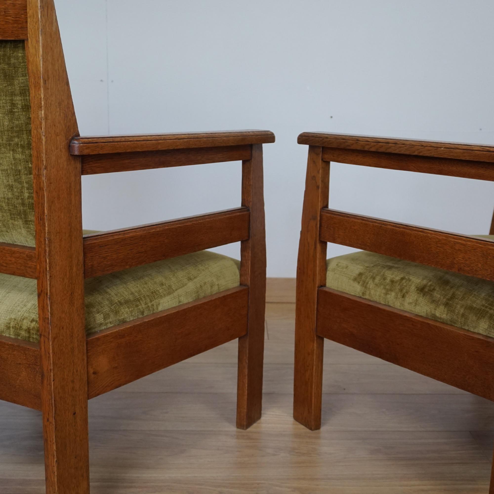 Quercia Una coppia di poltrone Arts & Crafts in rovere massiccio in vendita