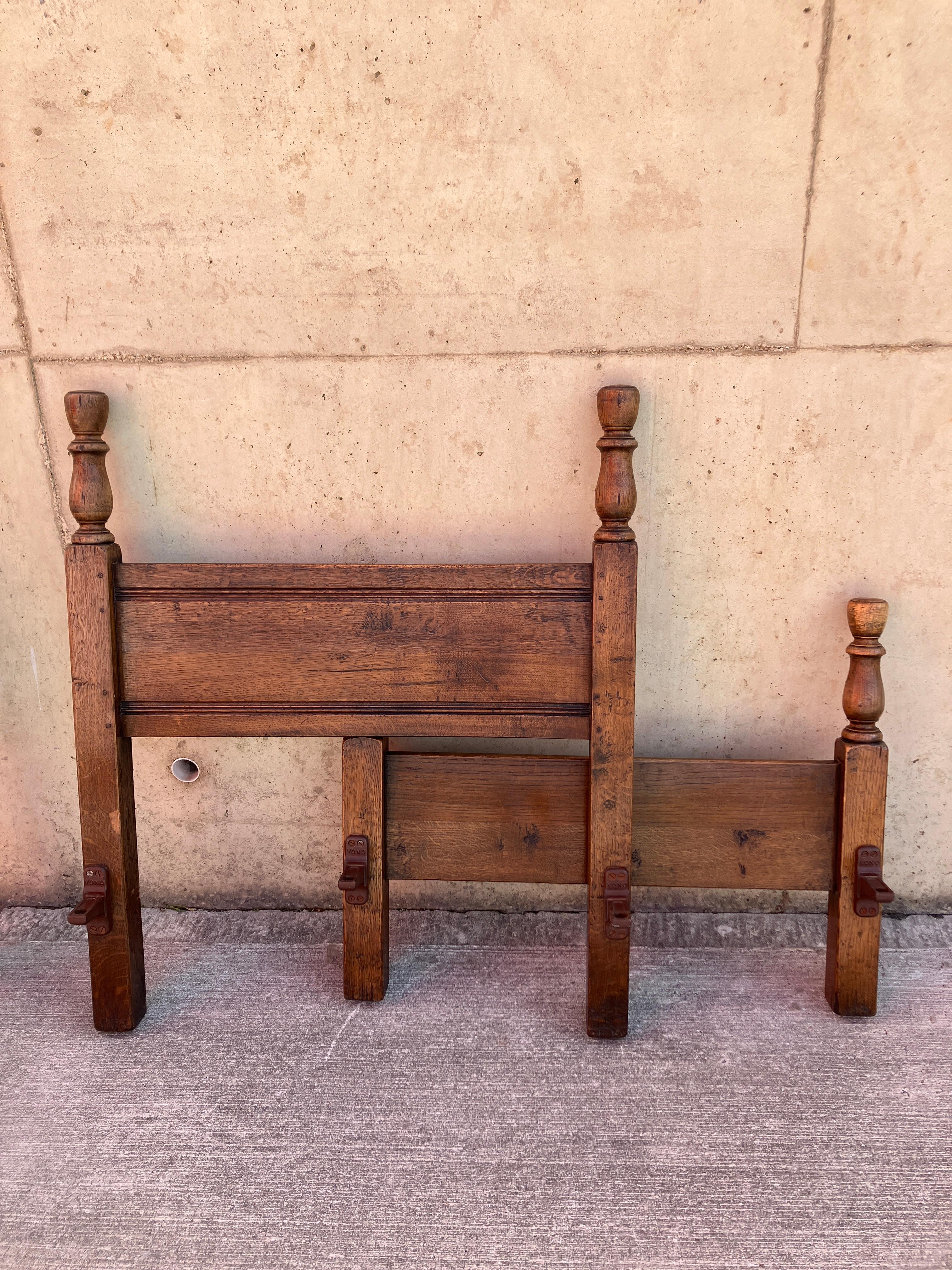 A Pair of Solid Oak Single Beds Early 20th Century For Sale 6