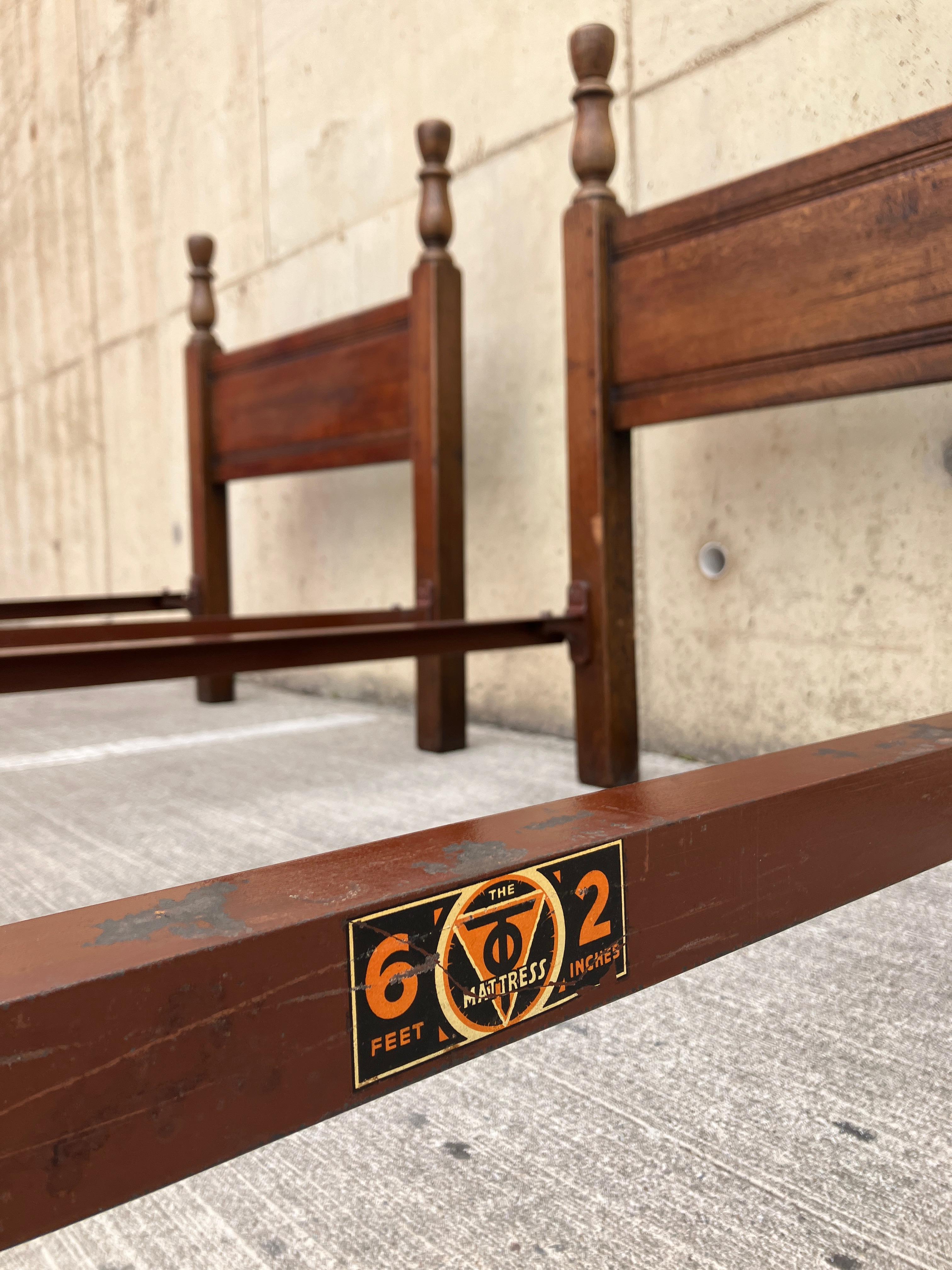 English A Pair of Solid Oak Single Beds Early 20th Century For Sale