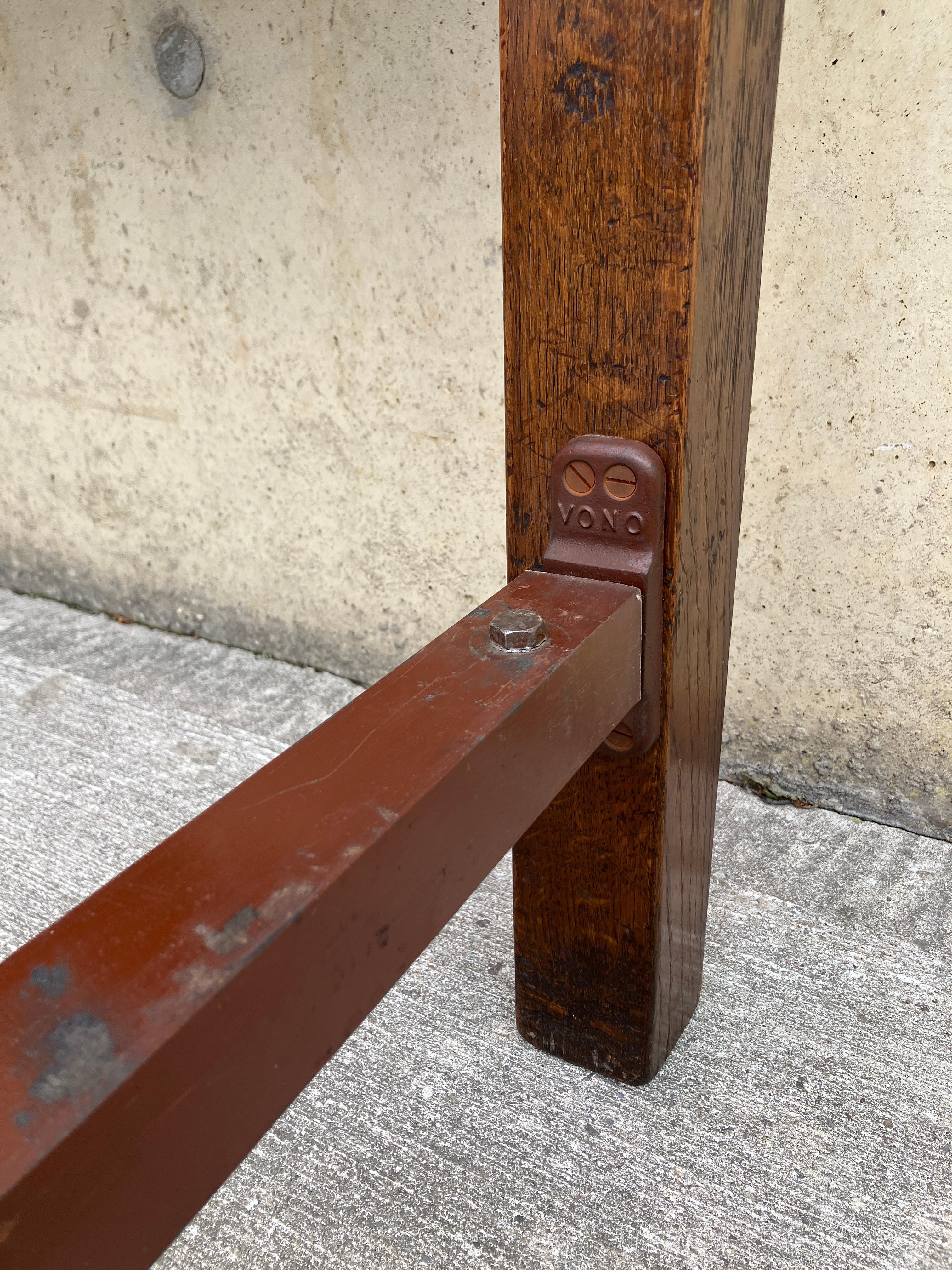 A Pair of Solid Oak Single Beds Early 20th Century In Good Condition For Sale In Leicester, GB