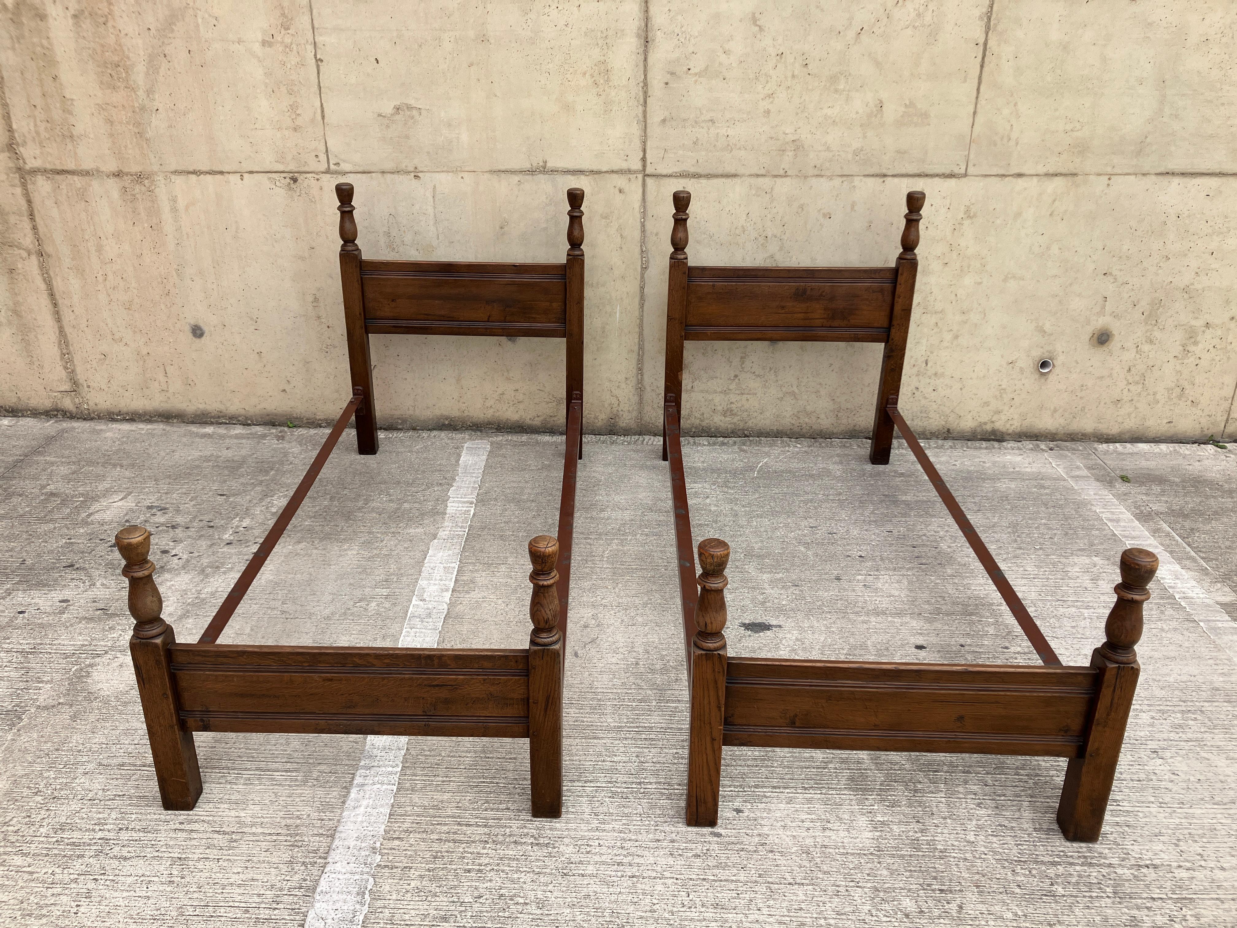 A Pair of Solid Oak Single Beds Early 20th Century For Sale 2